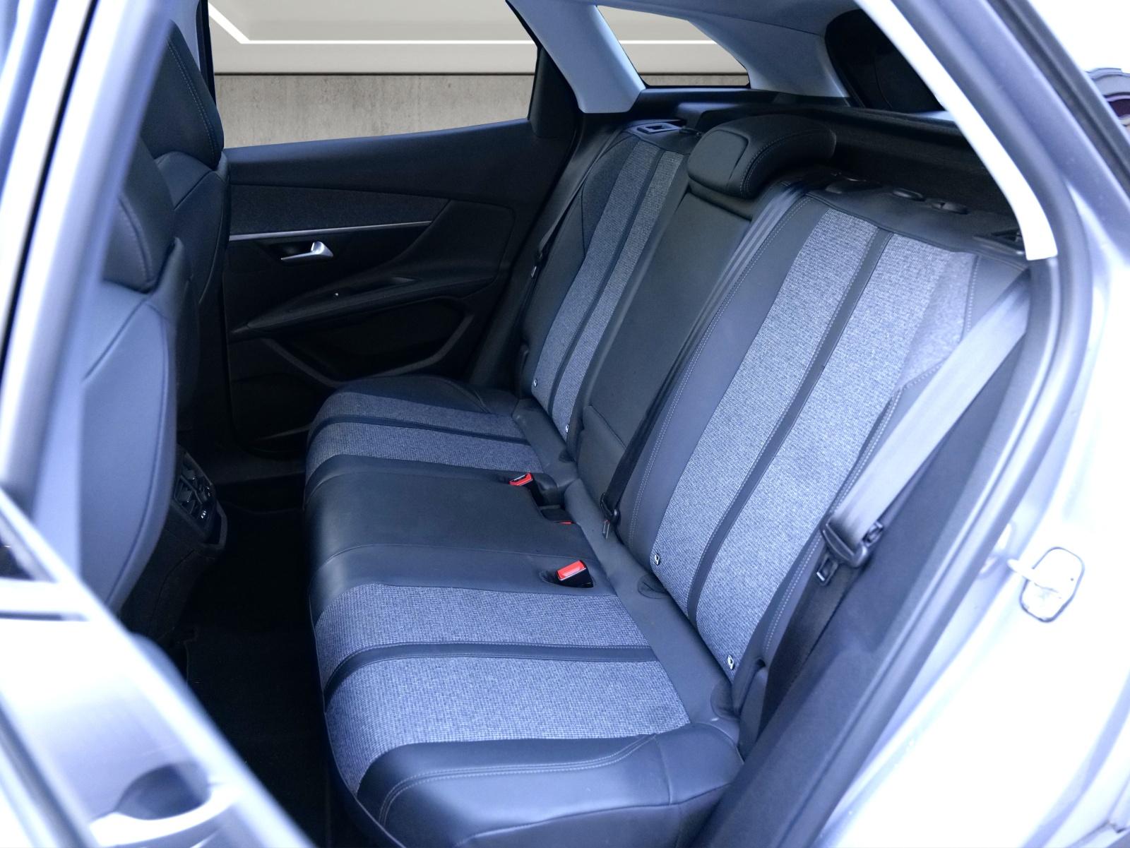 PEUGEOT 3008 1.6 PureTech Allure-image-10