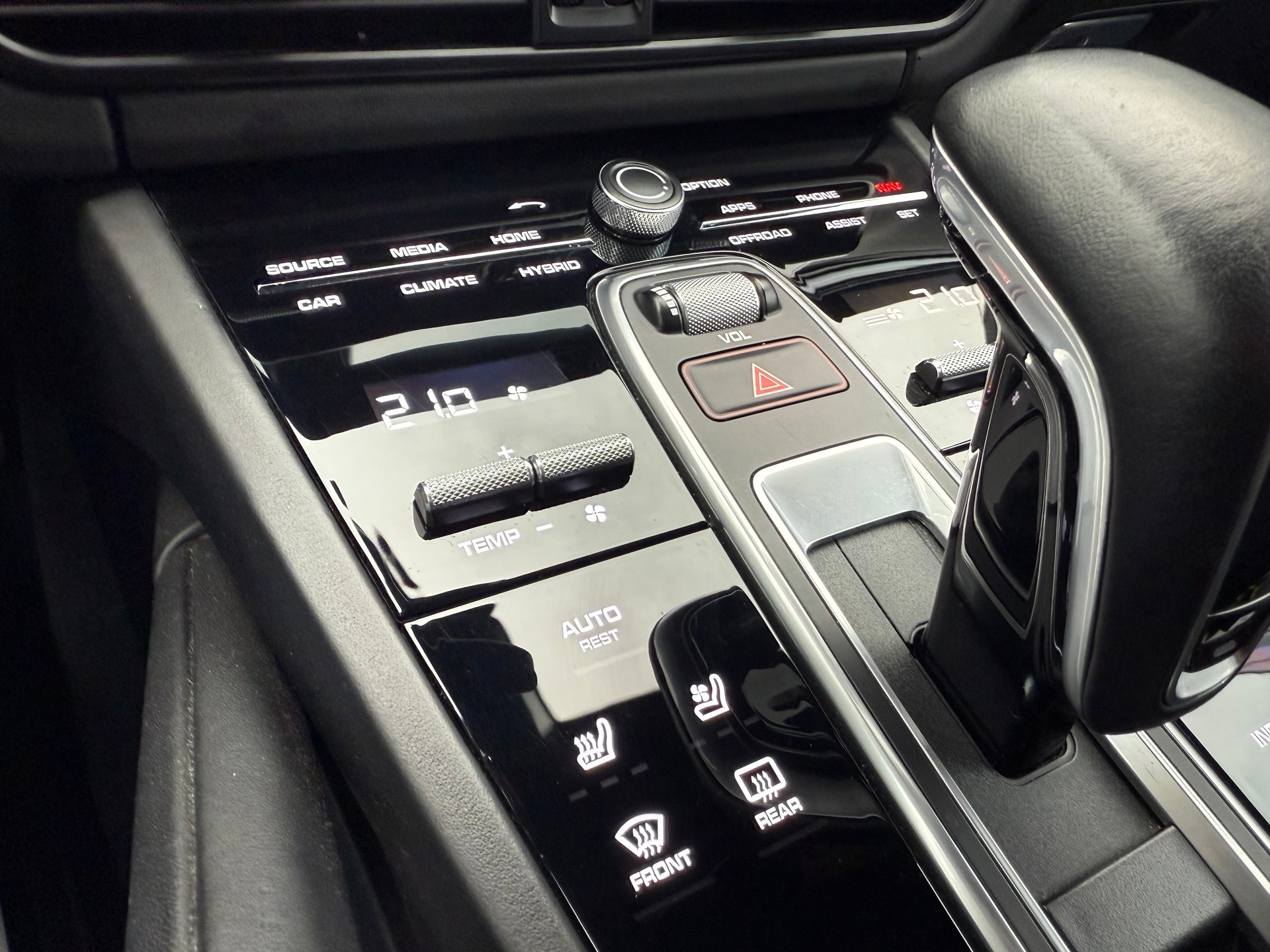 PORSCHE Cayenne E-Hybrid-image-9