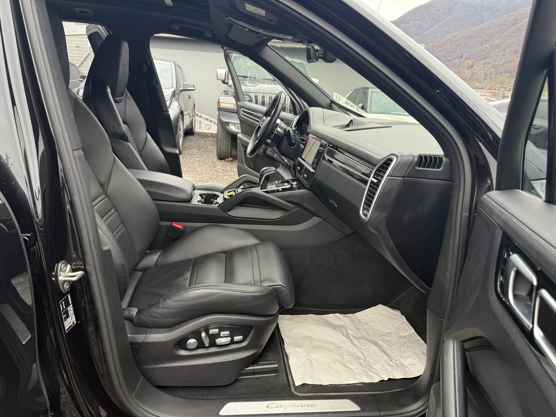 PORSCHE Cayenne E-Hybrid-image-6