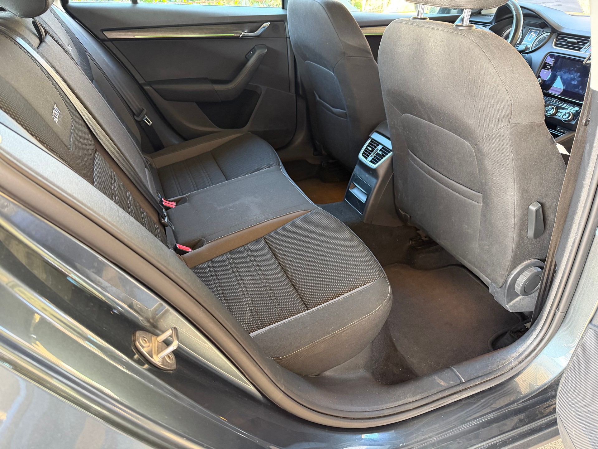 SKODA Octavia Combi 2.0 TDI Scout 4x4 DSG-image-6