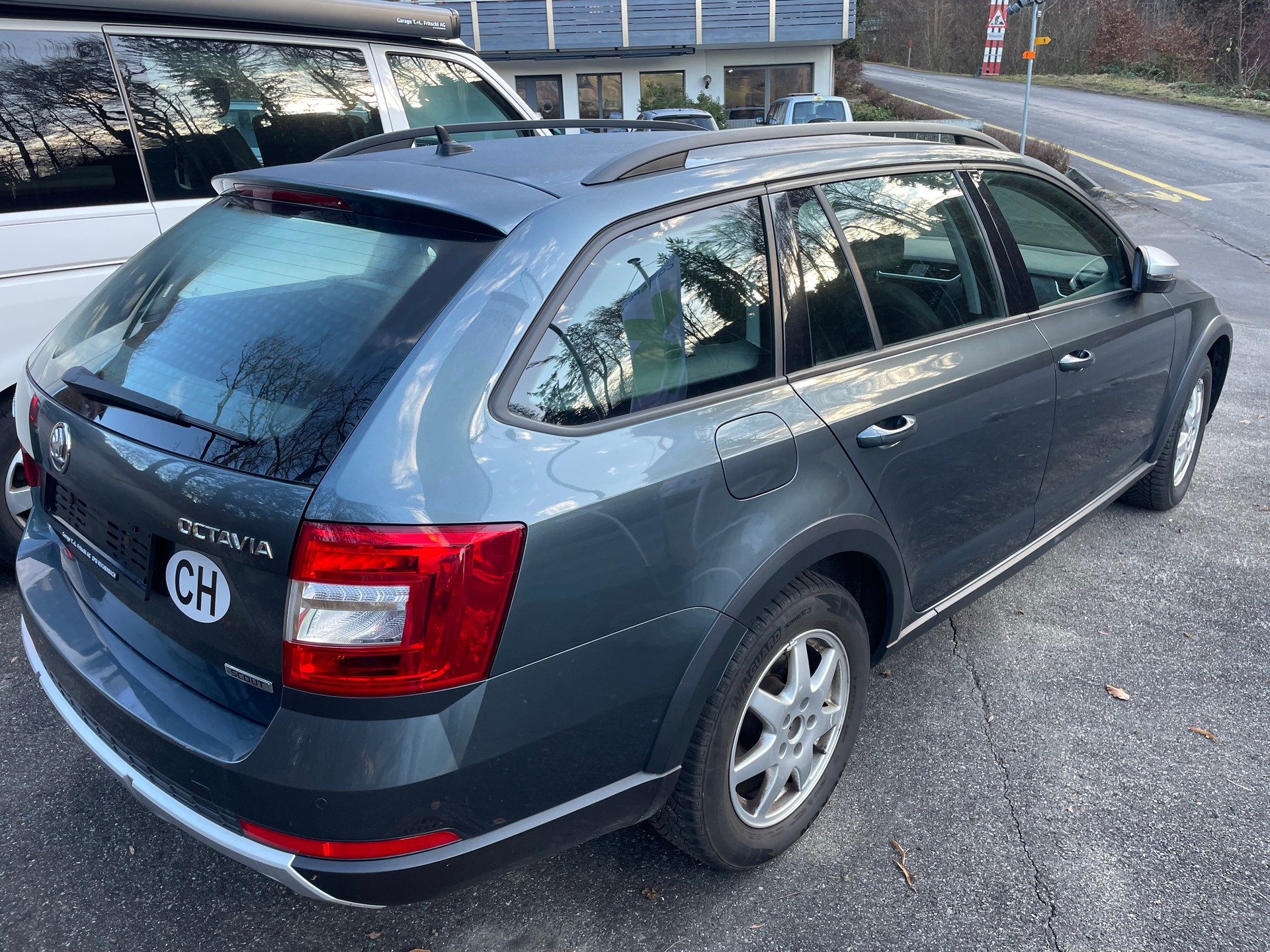 SKODA Octavia Combi 2.0 TDI Scout 4x4 DSG-image-2
