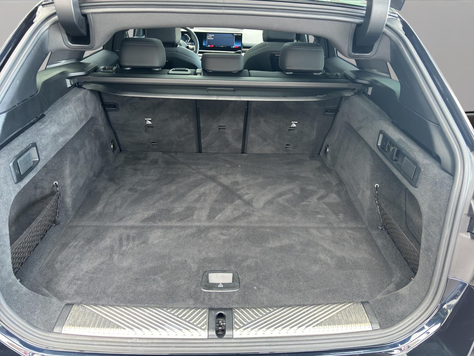 BMW 520d xDrive Touring-image-23