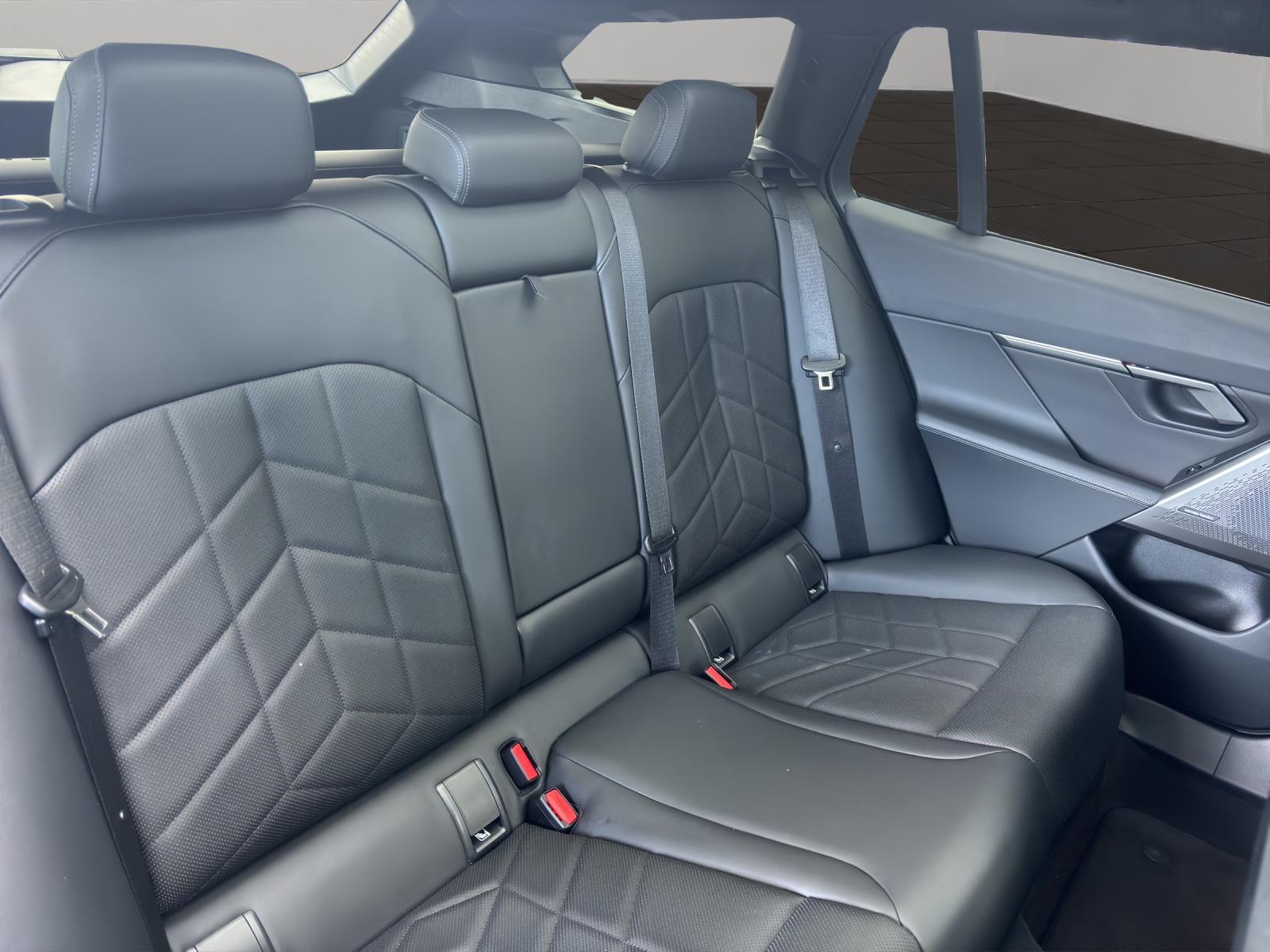 BMW 520d xDrive Touring-image-13