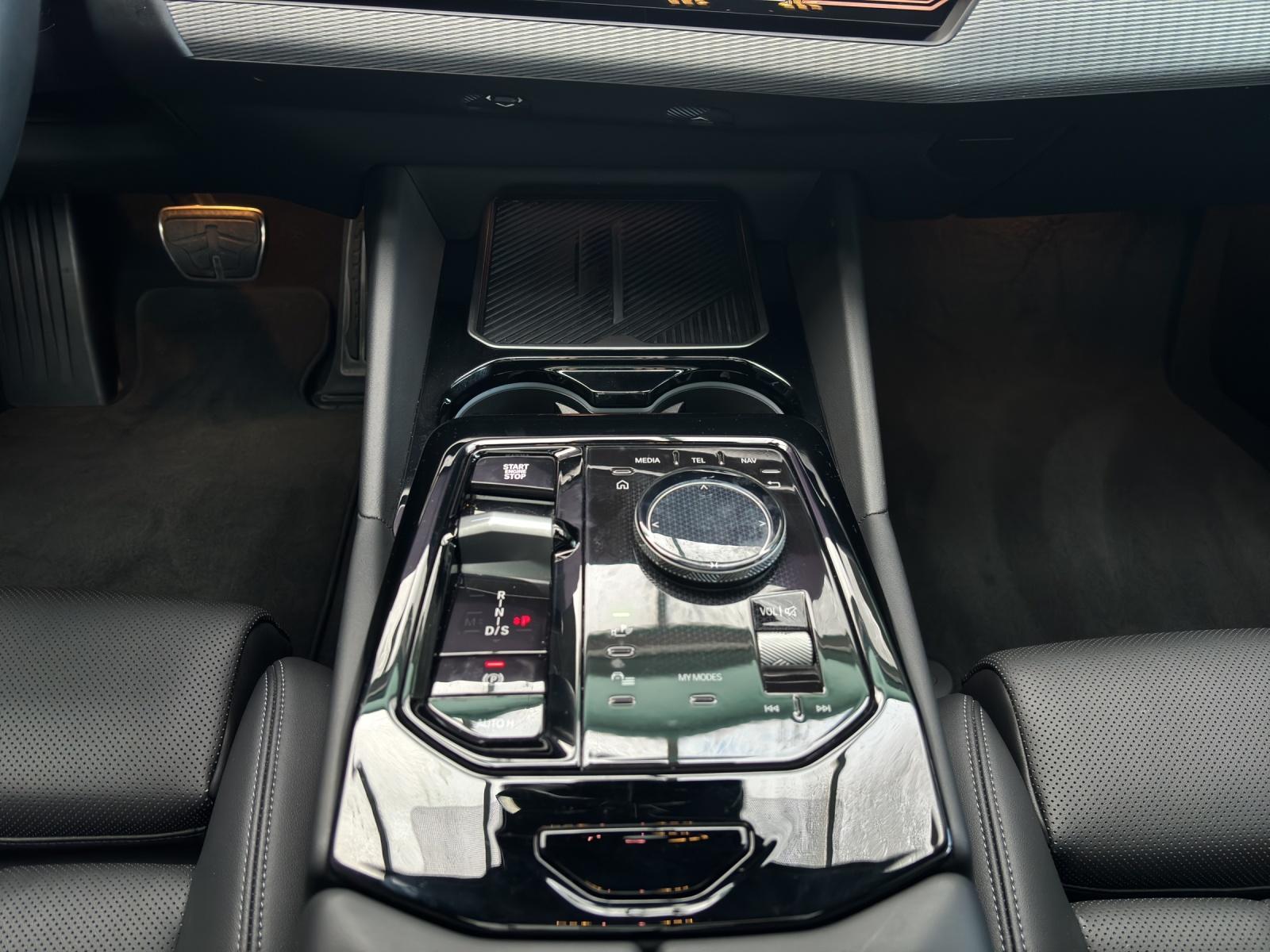 BMW 520d xDrive Touring-image-8