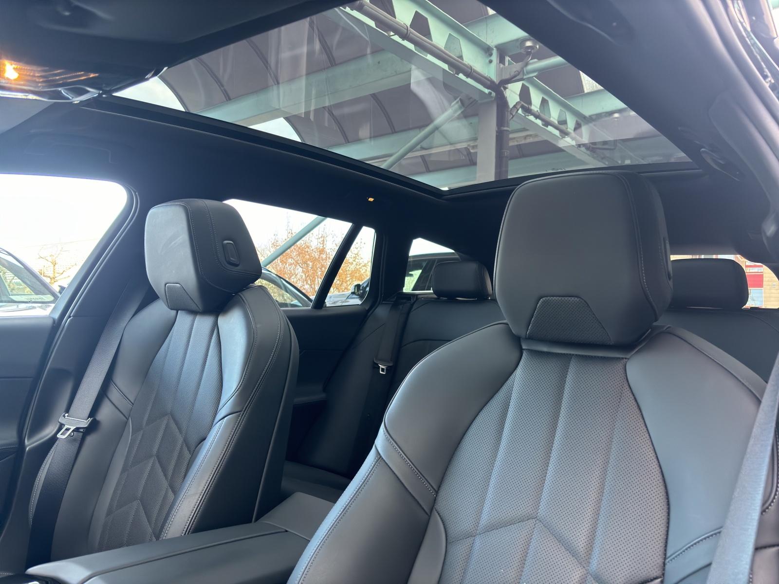 BMW 520d xDrive Touring-image-14