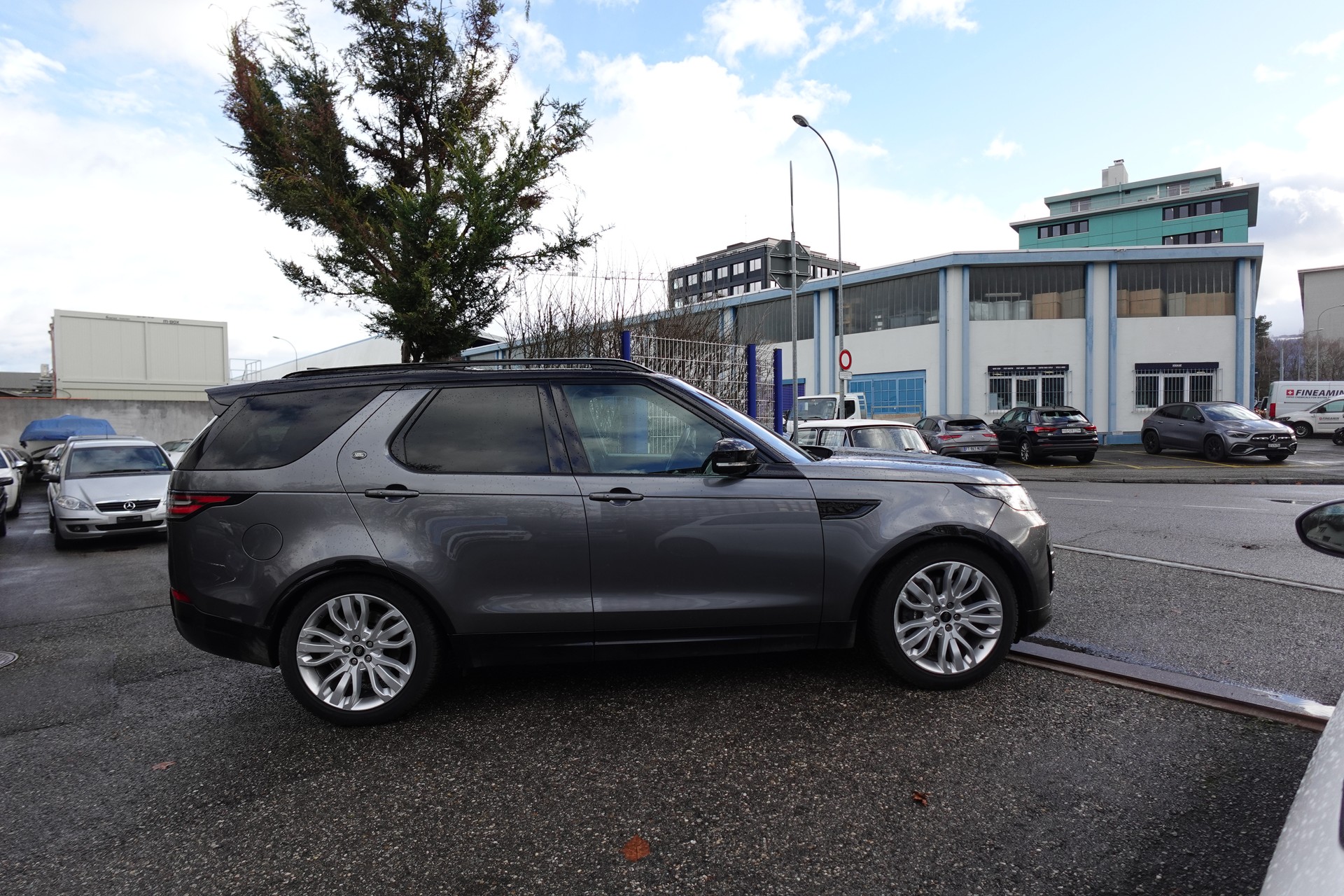 LAND ROVER Discovery 3.0 Si6 HSE Automatic-image-2