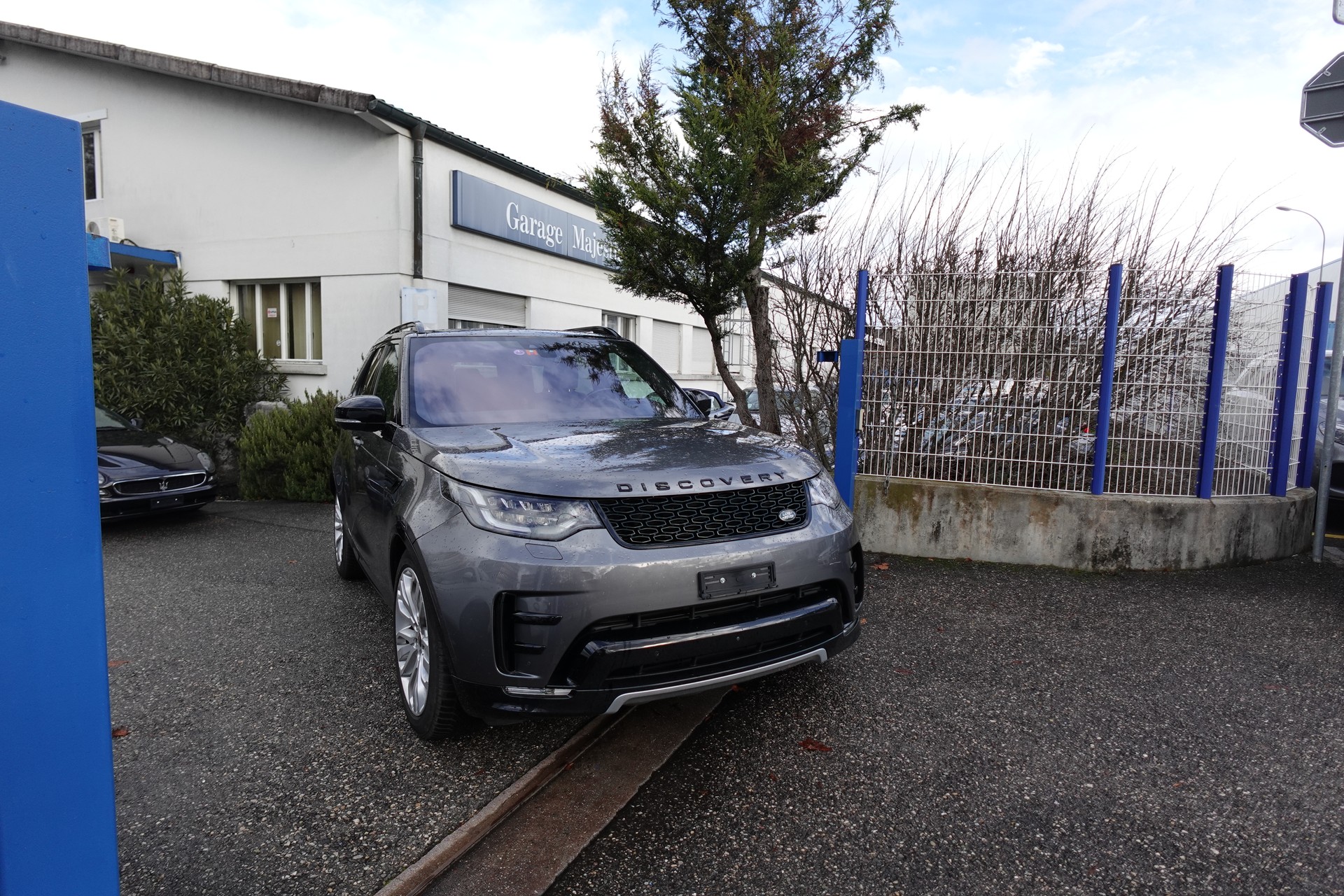 LAND ROVER Discovery 3.0 Si6 HSE Automatic-image-1