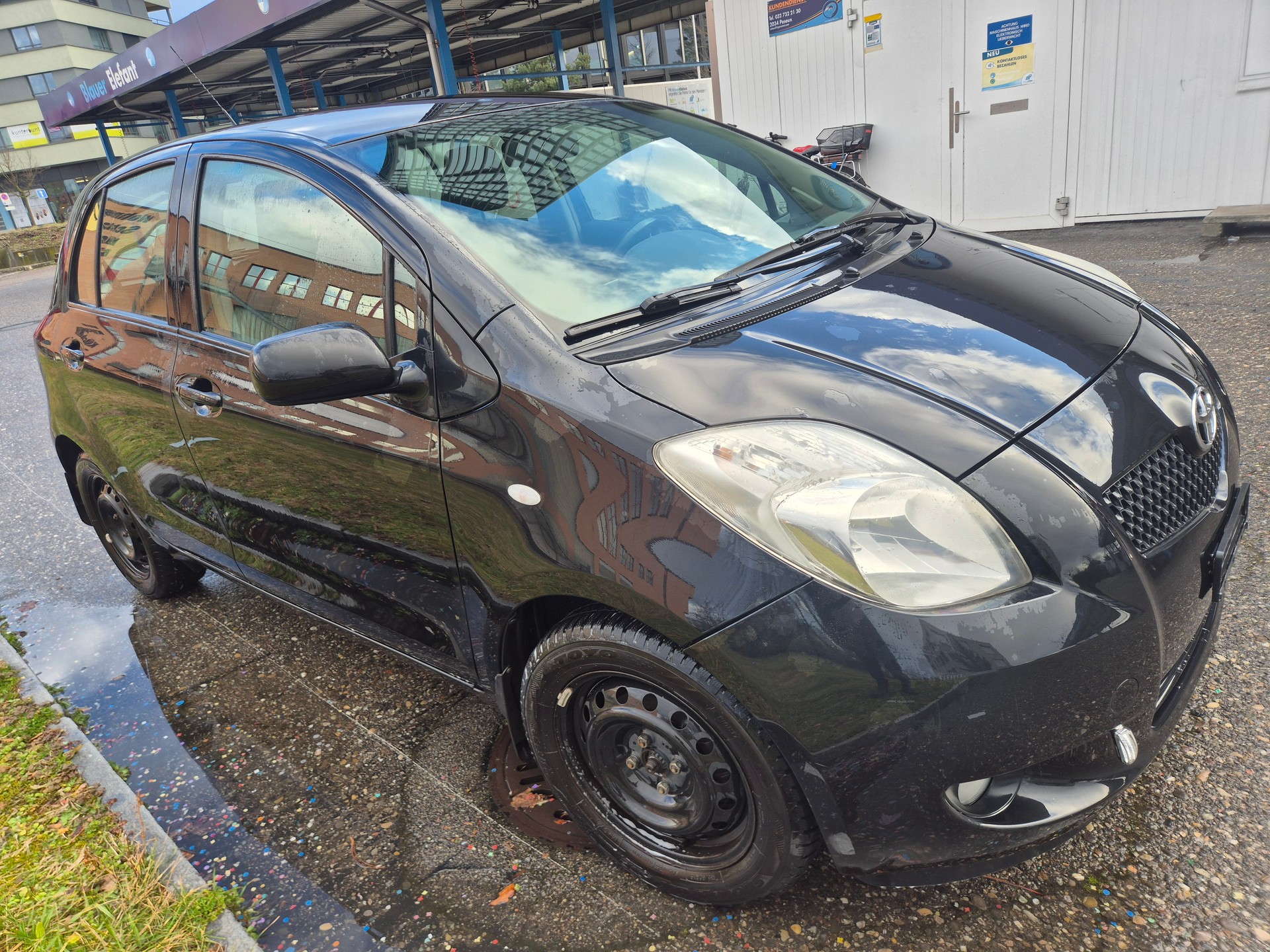 TOYOTA Yaris 1.3 Linea Sol-image-1