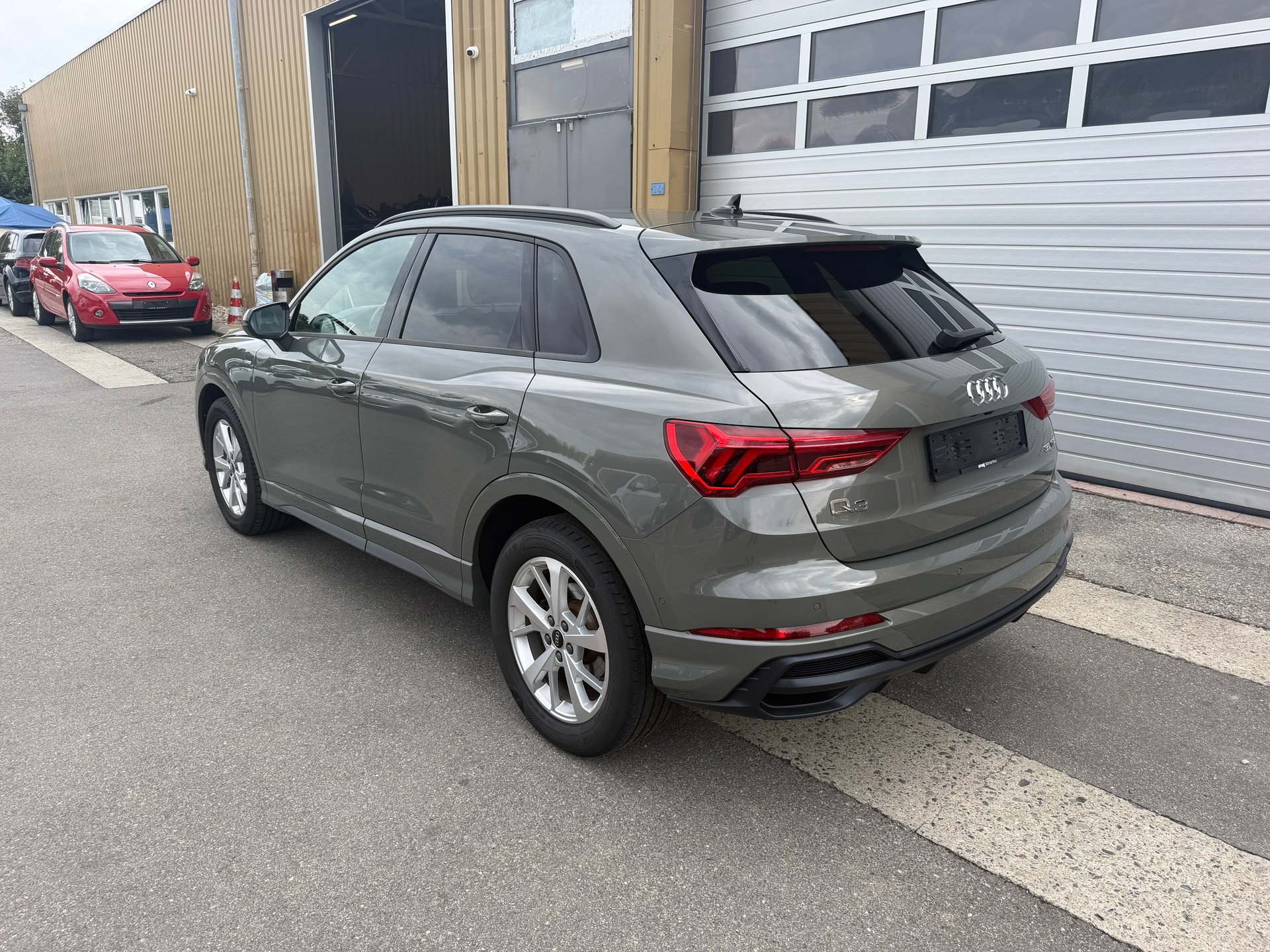 AUDI Q3 35 TFSI S line S-tronic-image-9
