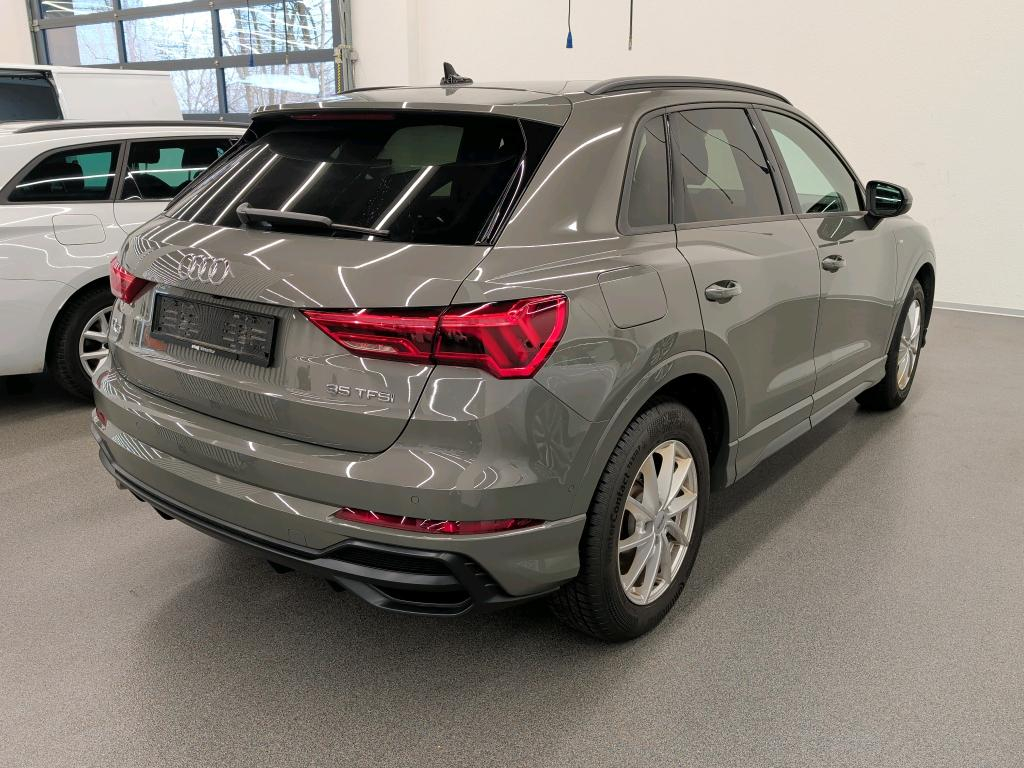 AUDI Q3 35 TFSI S line S-tronic-image-2