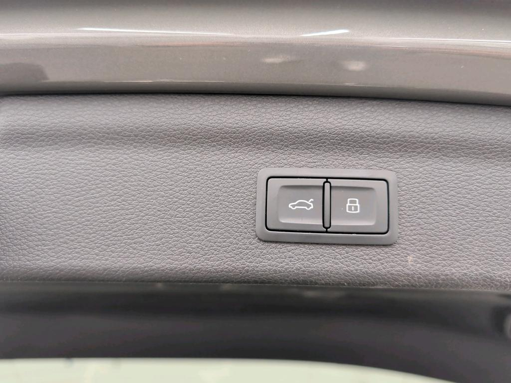 AUDI Q3 35 TFSI S line S-tronic-image-5
