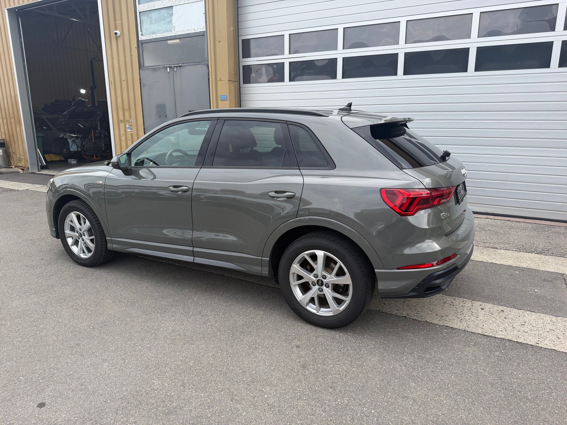 AUDI Q3 35 TFSI S line S-tronic-image-12