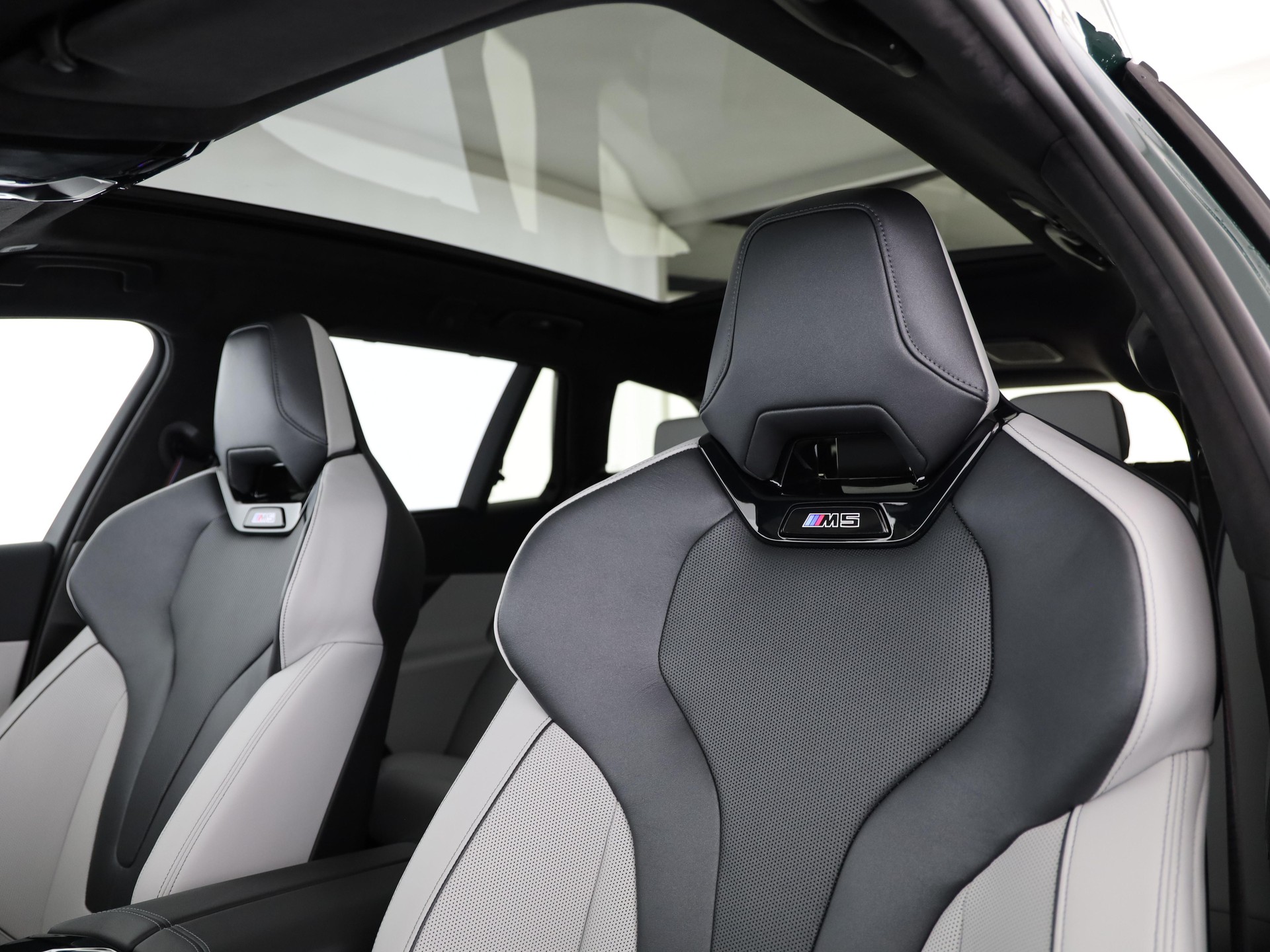 BMW M5 xDrive Touring-image-13