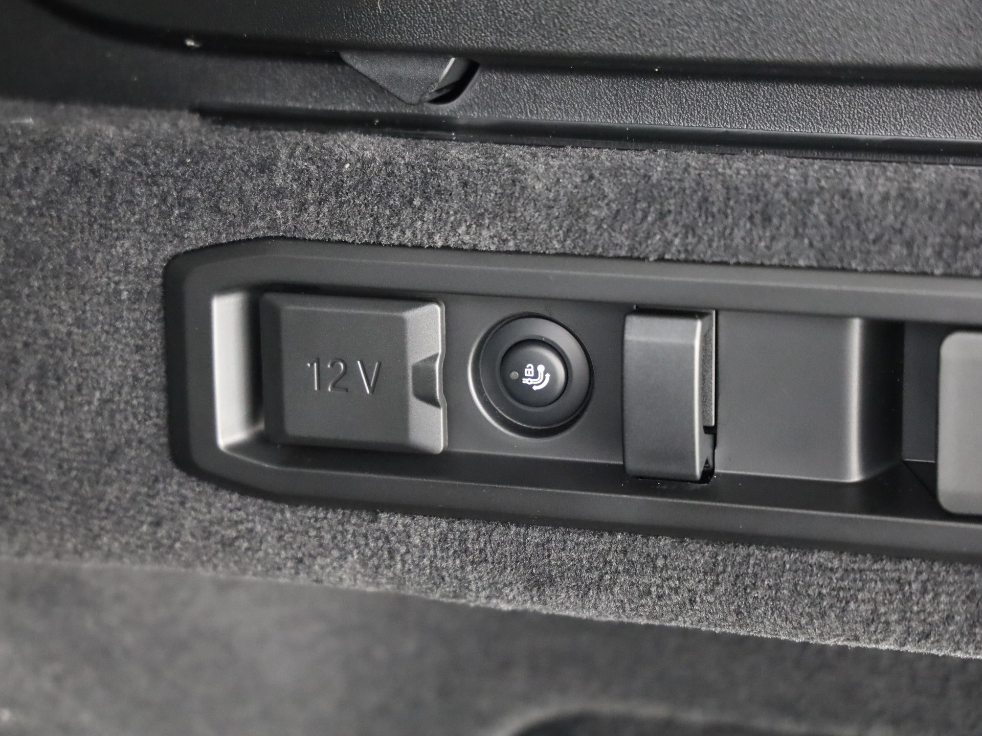 BMW M5 xDrive Touring-image-9