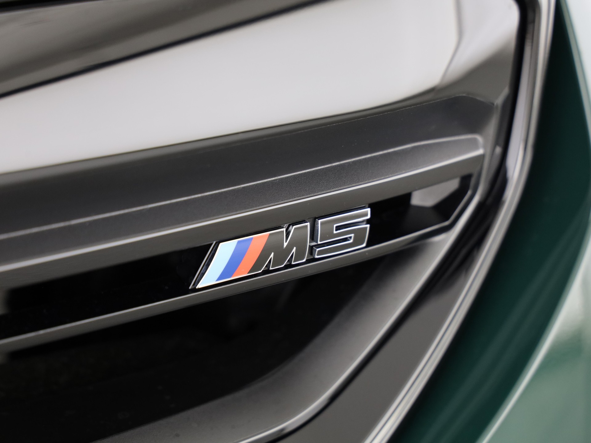 BMW M5 xDrive Touring-image-6