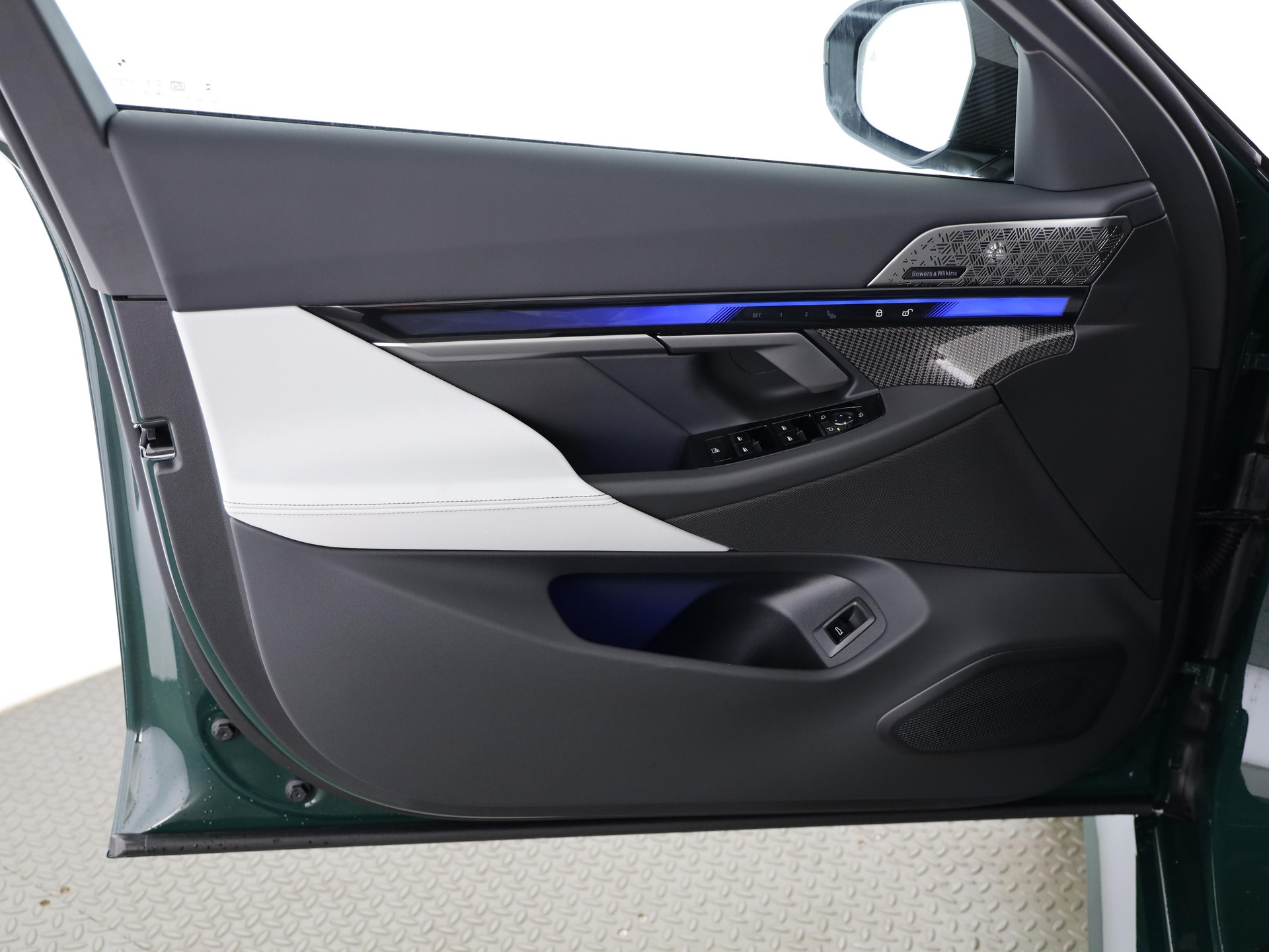 BMW M5 xDrive Touring-image-11