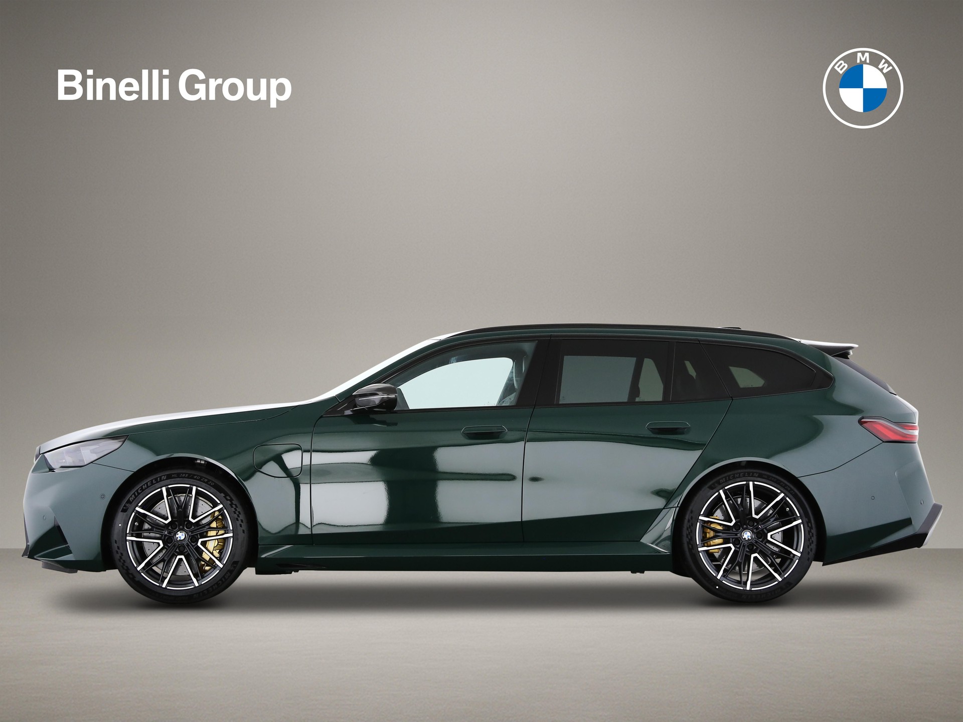 BMW M5 xDrive Touring-image-4