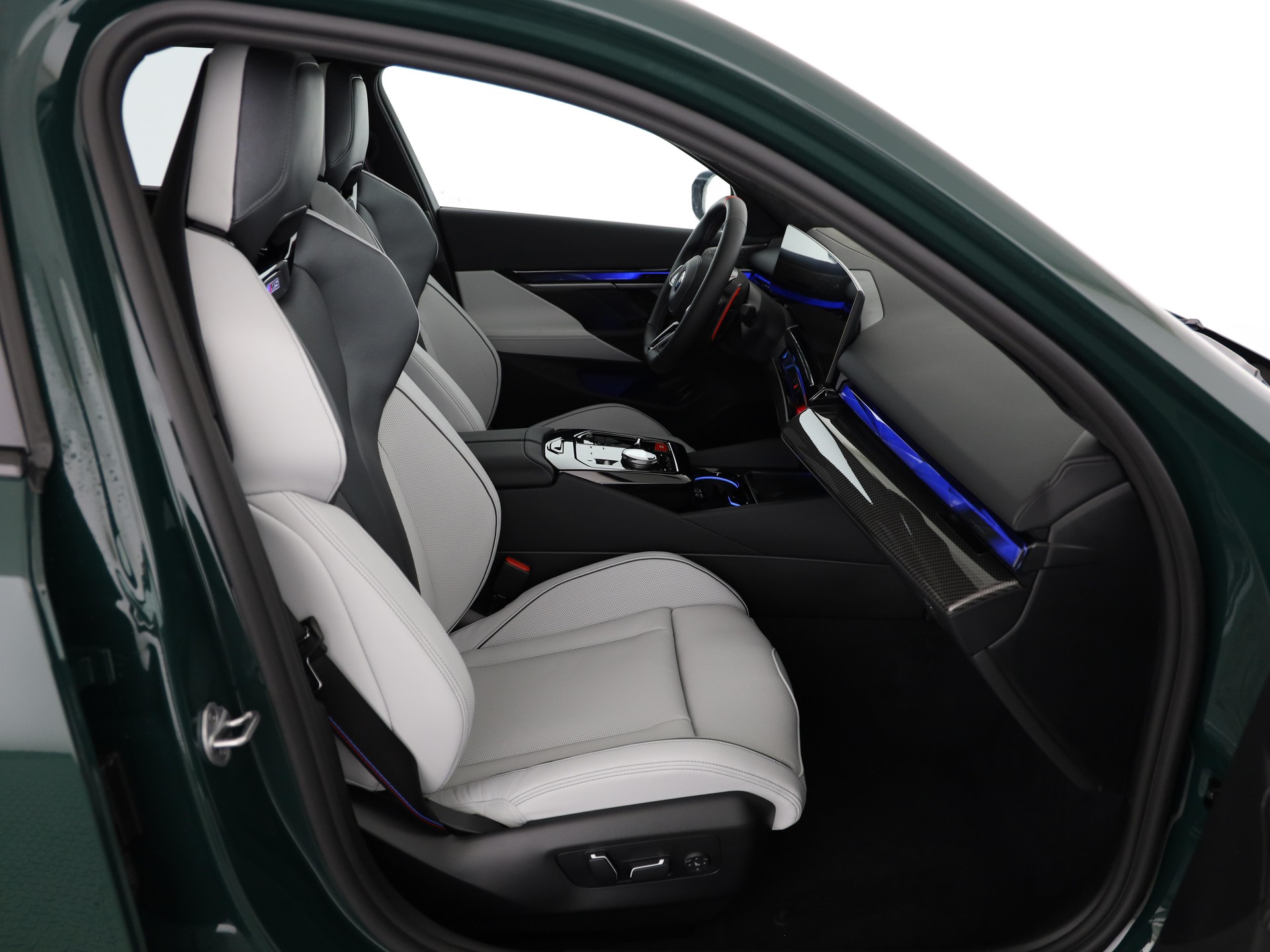 BMW M5 xDrive Touring-image-16