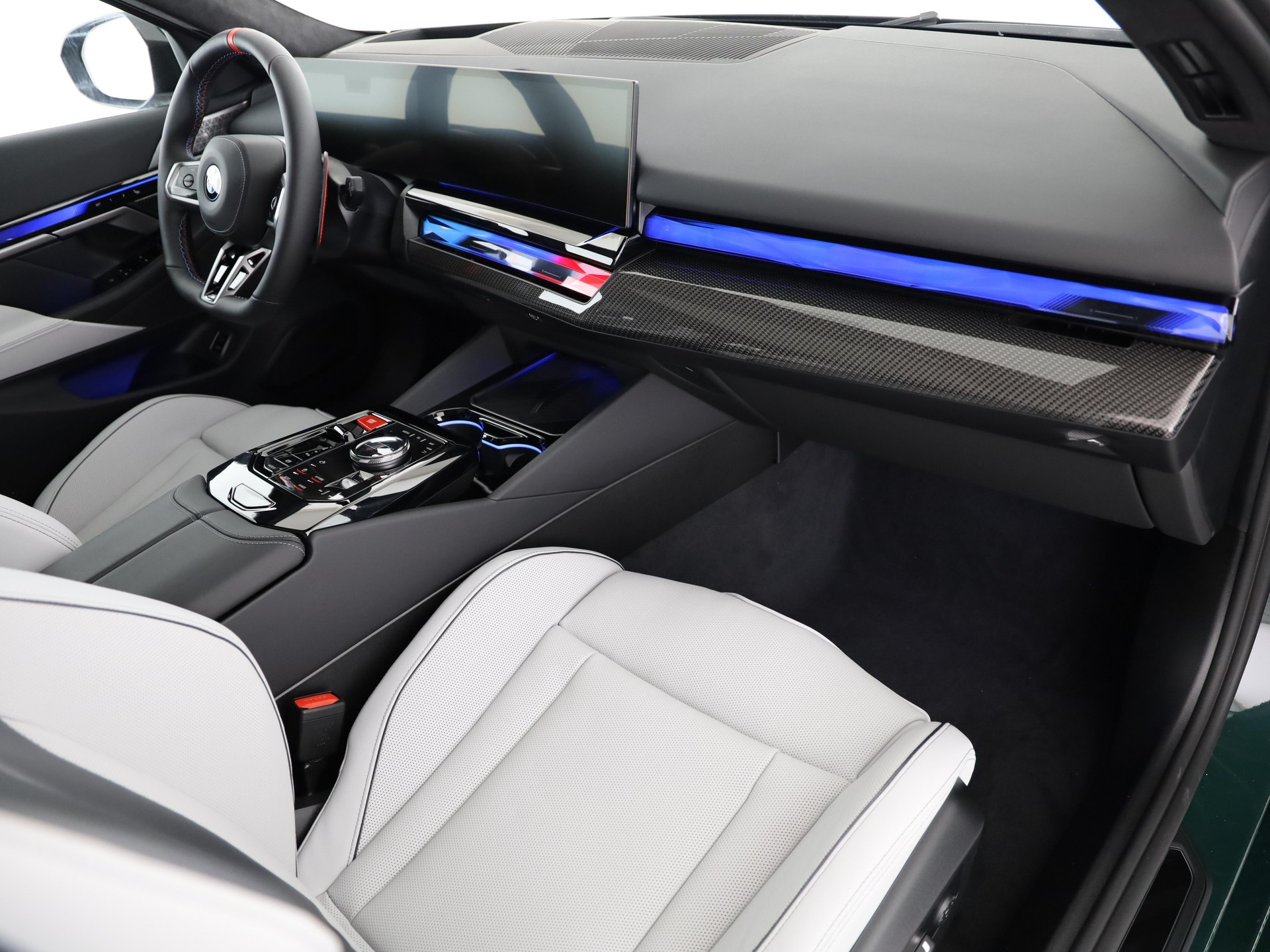 BMW M5 xDrive Touring-image-15
