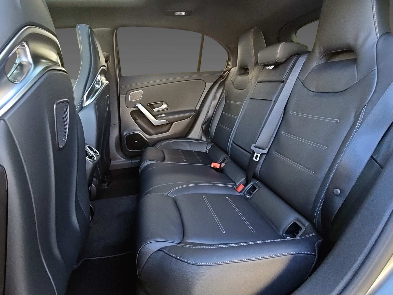MERCEDES-BENZ A 45 4Matic-image-9
