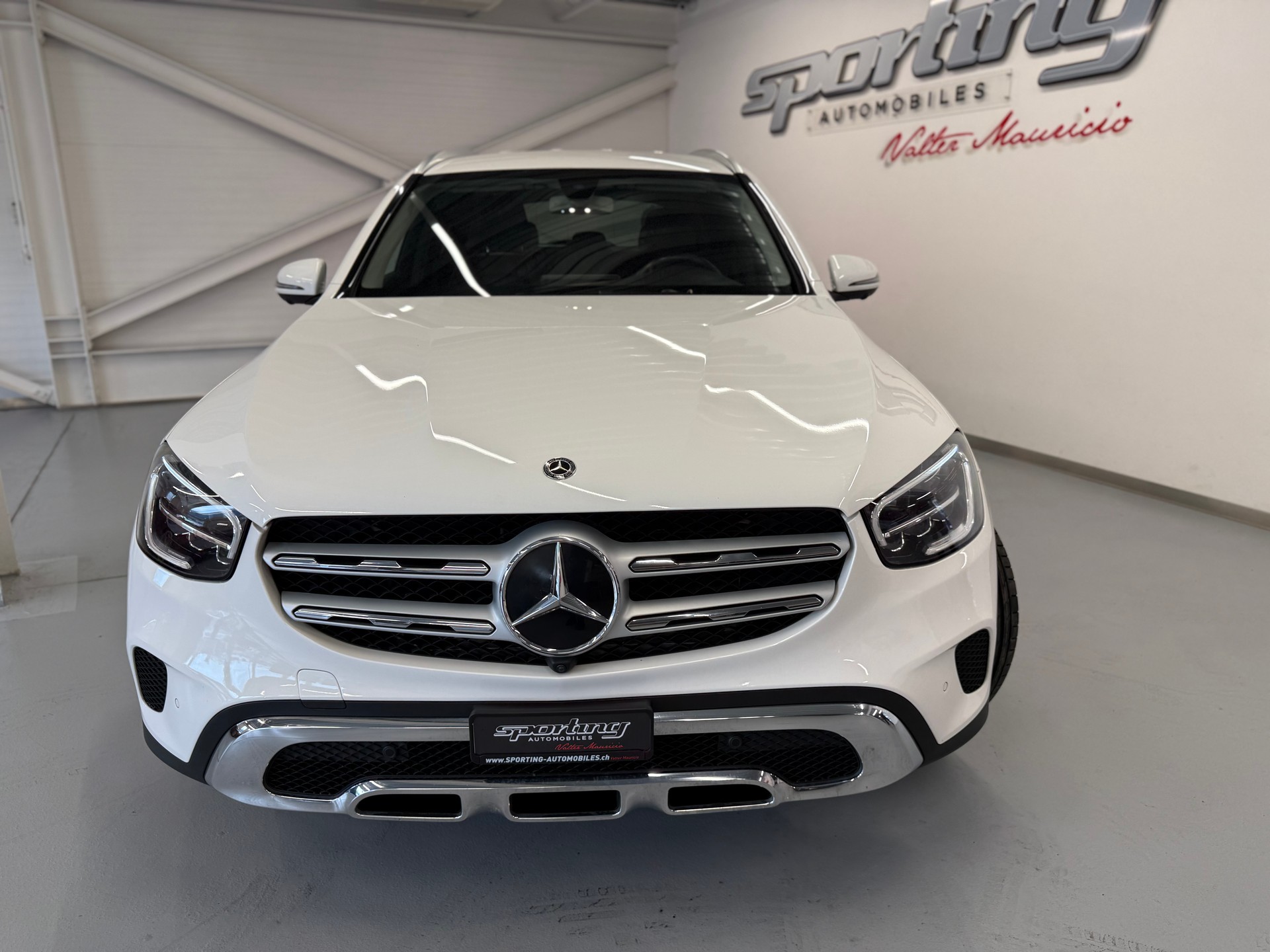 MERCEDES-BENZ GLC 200 AMG Line 4Matic 9G-Tronic-image-3