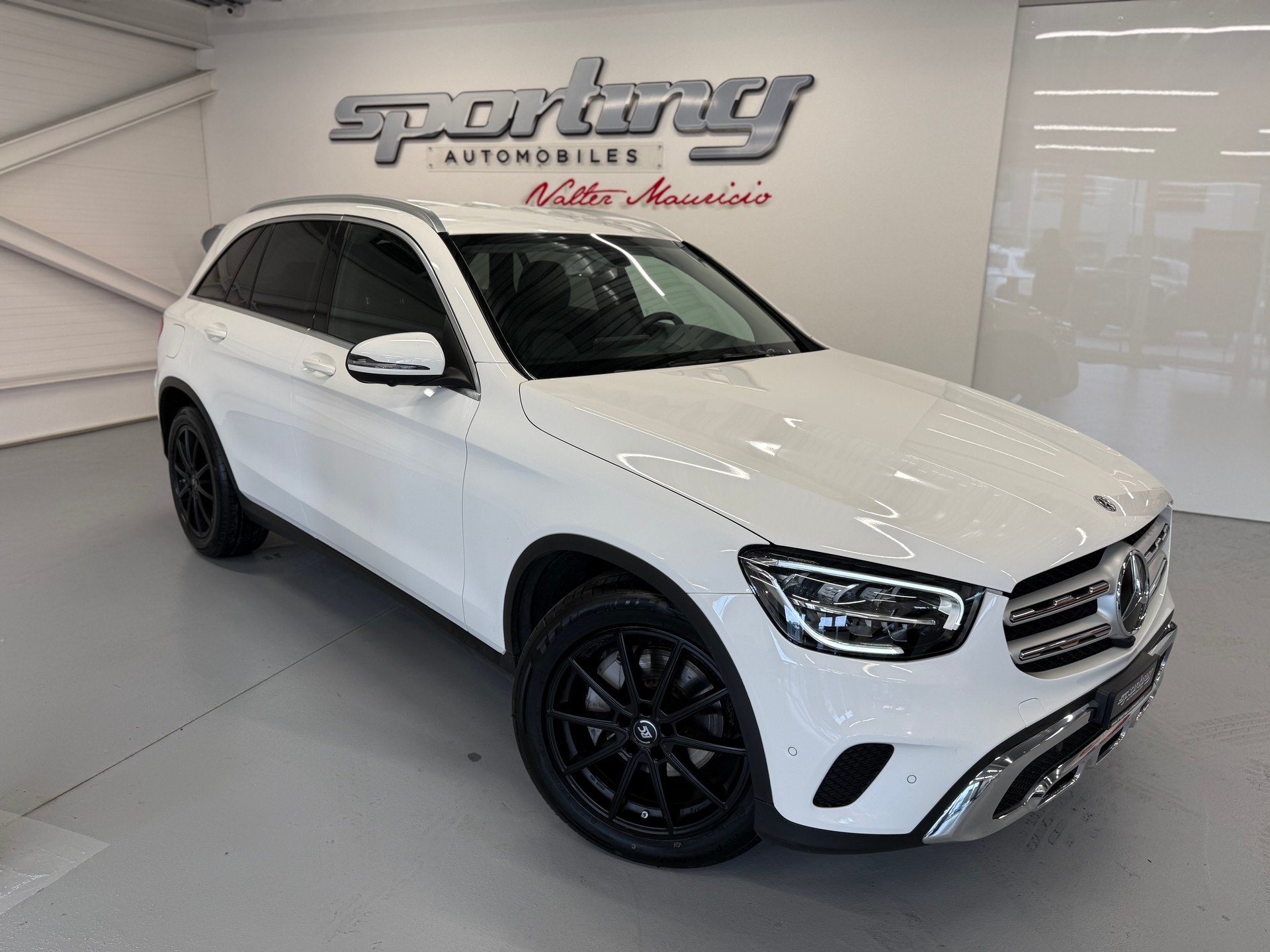 MERCEDES-BENZ GLC 200 AMG Line 4Matic 9G-Tronic-image-1