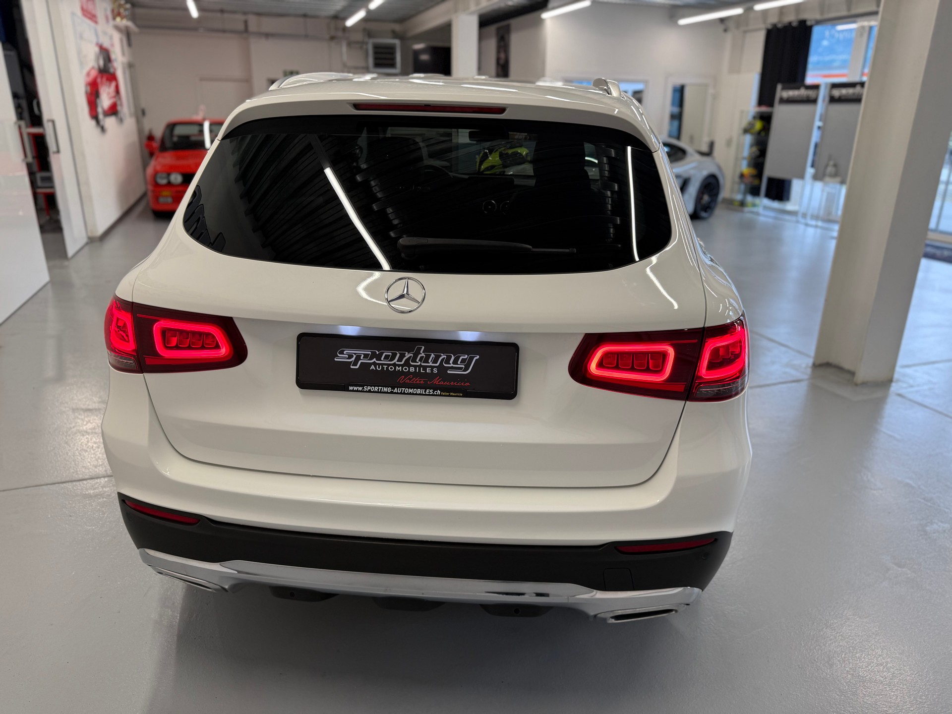 MERCEDES-BENZ GLC 200 AMG Line 4Matic 9G-Tronic-image-8