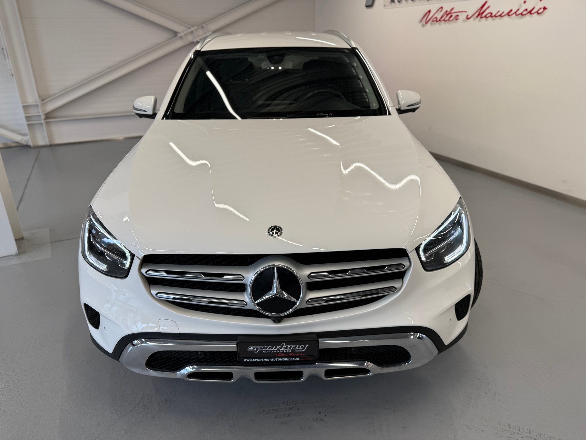 MERCEDES-BENZ GLC 200 AMG Line 4Matic 9G-Tronic-image-2