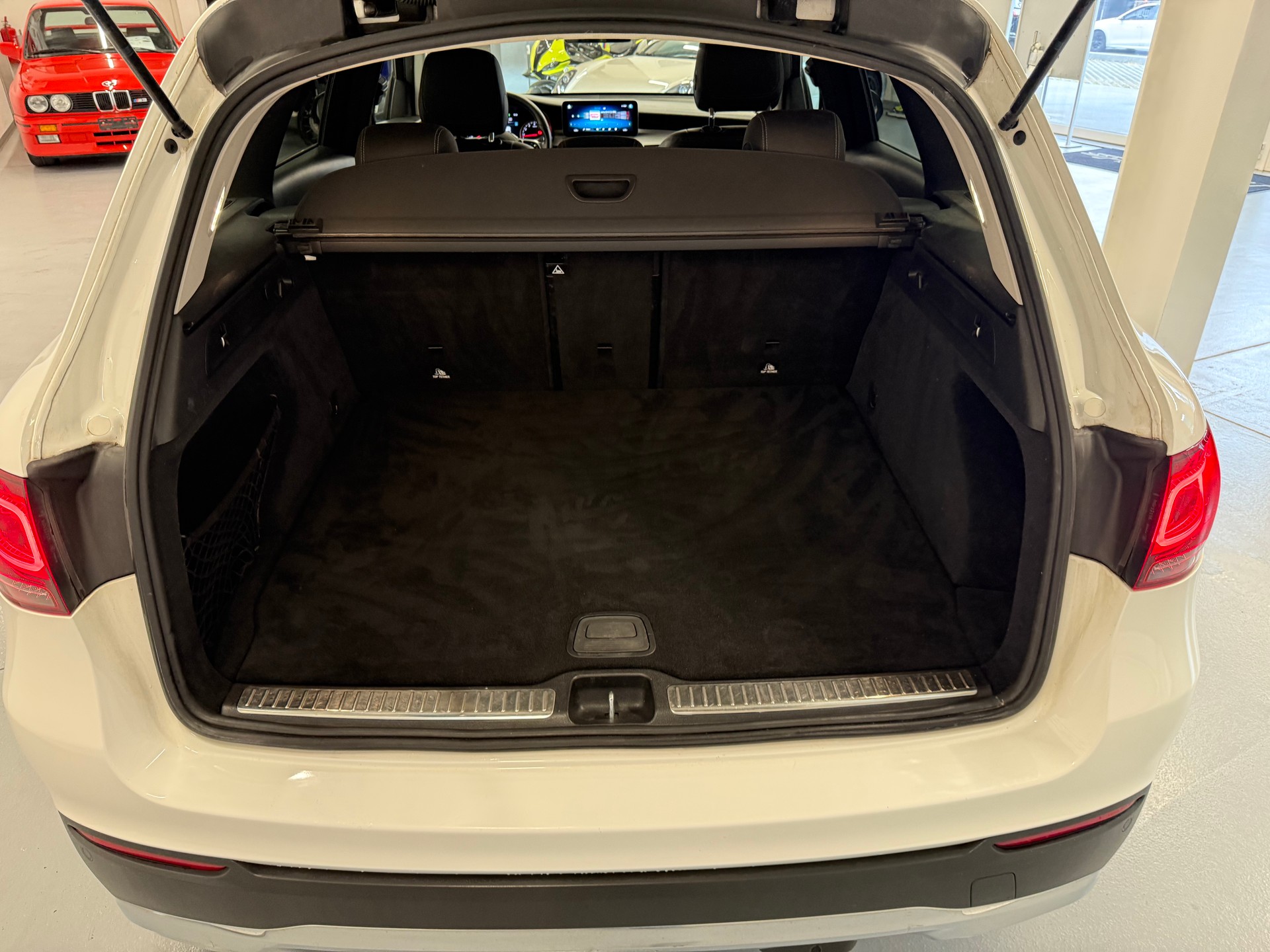 MERCEDES-BENZ GLC 200 AMG Line 4Matic 9G-Tronic-image-21