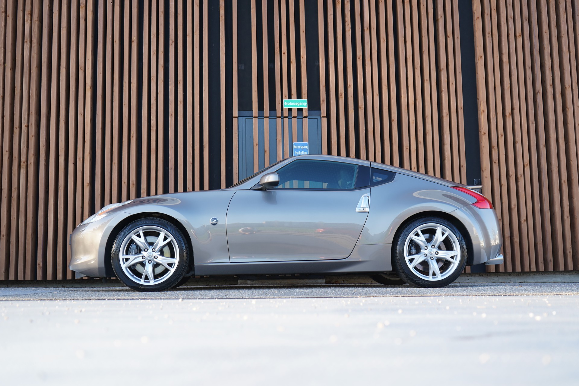 NISSAN 370 Z PACK AUTOMATIC l 330 PS-image-1