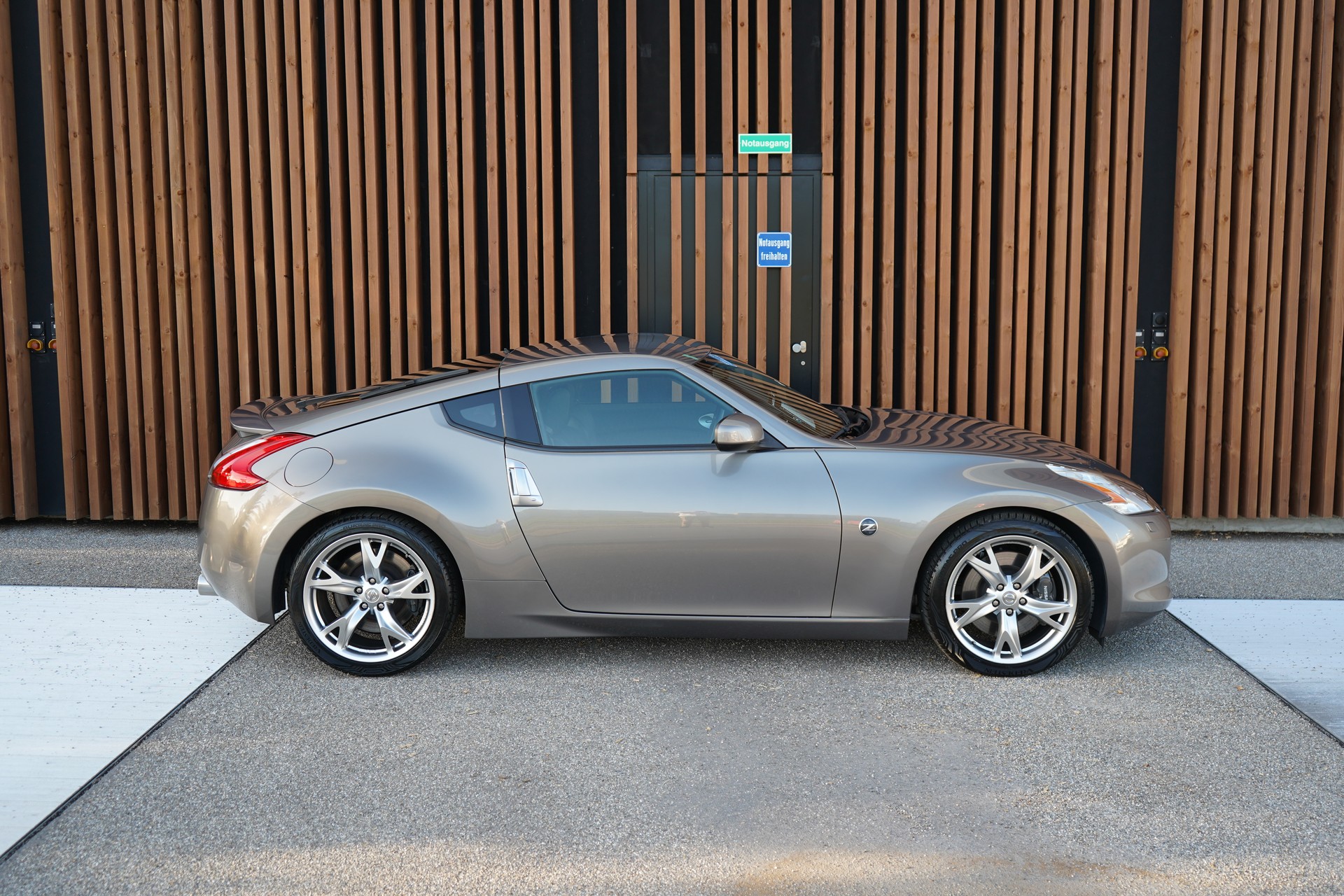 NISSAN 370 Z PACK AUTOMATIC l 330 PS-image-4