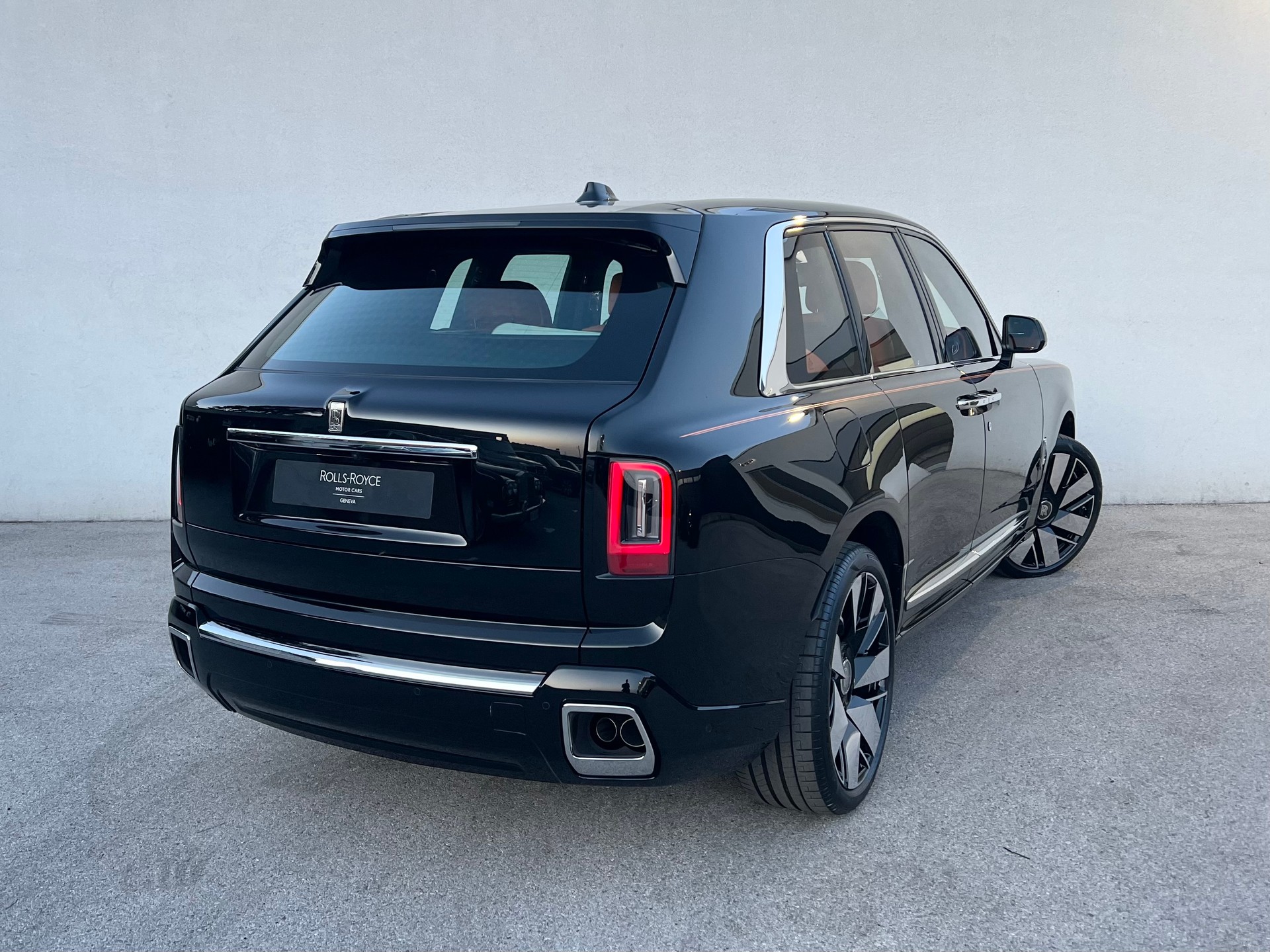 ROLLS-ROYCE Cullinan 6.7 V12-image-1