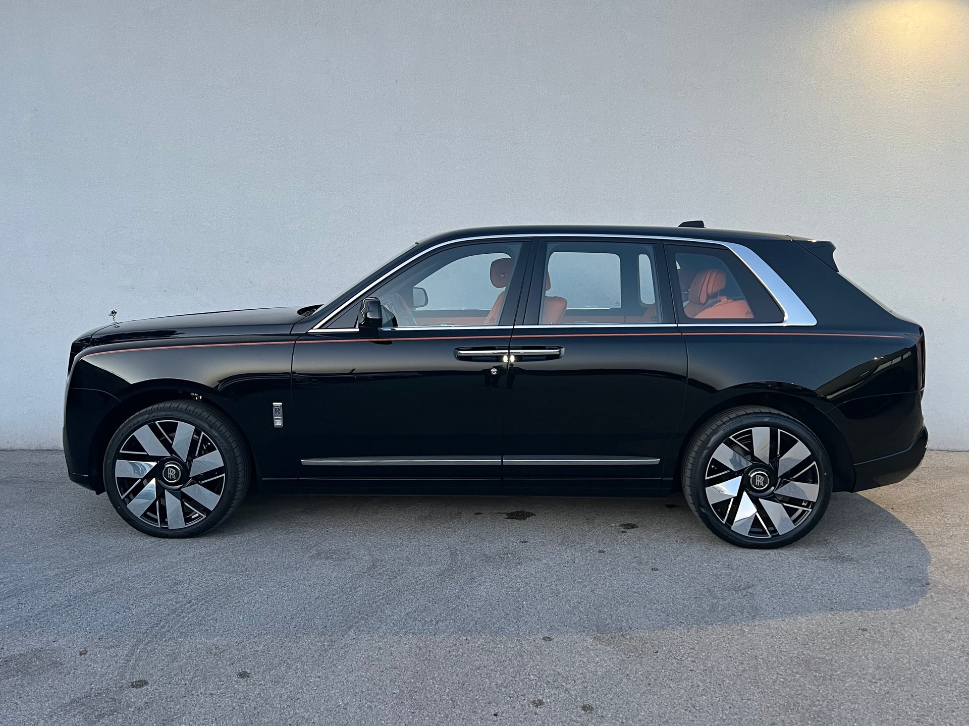 ROLLS-ROYCE Cullinan 6.7 V12-image-2