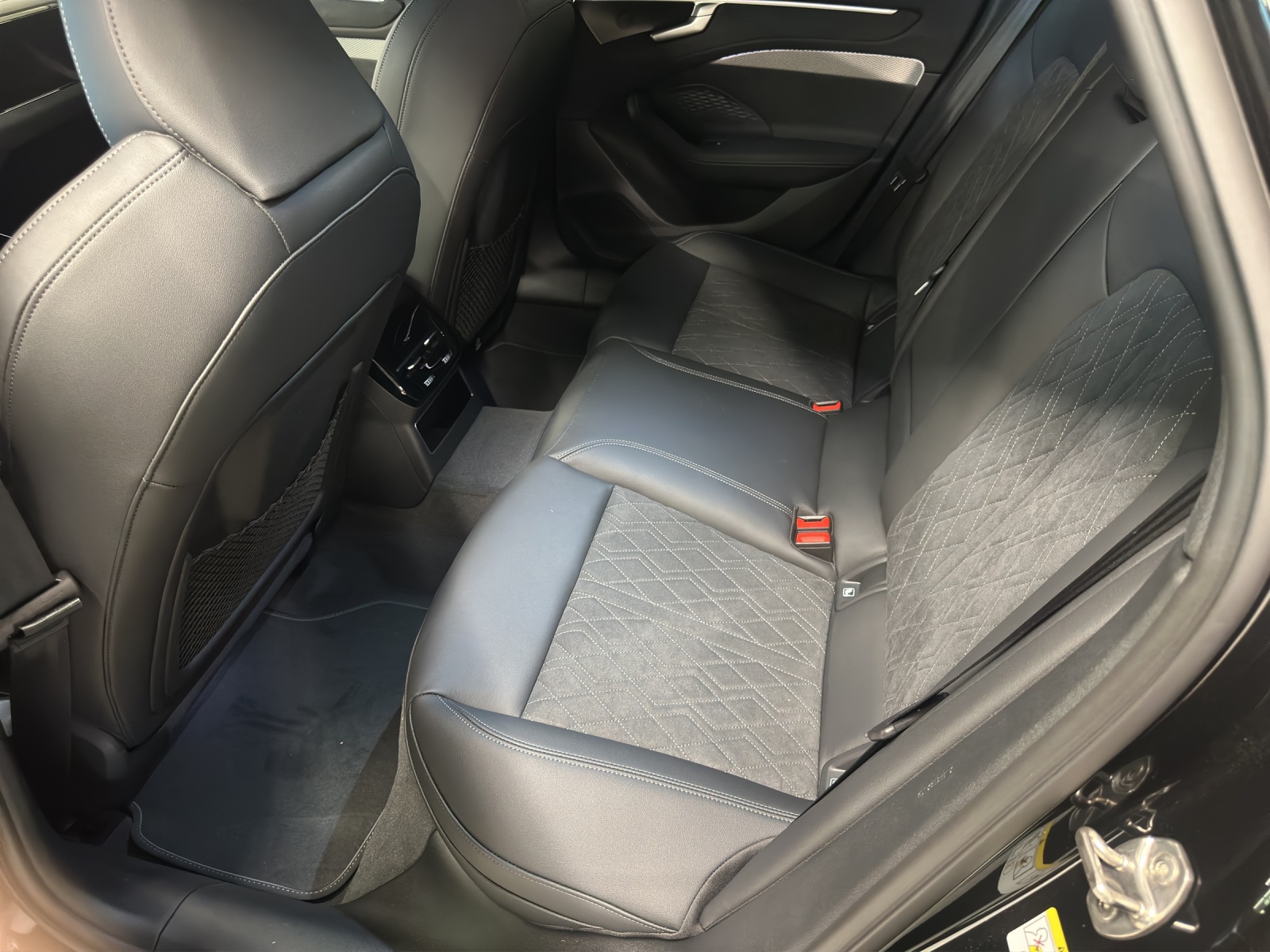 AUDI A6 Avant TDI quattro 220 kW S tronic-image-11