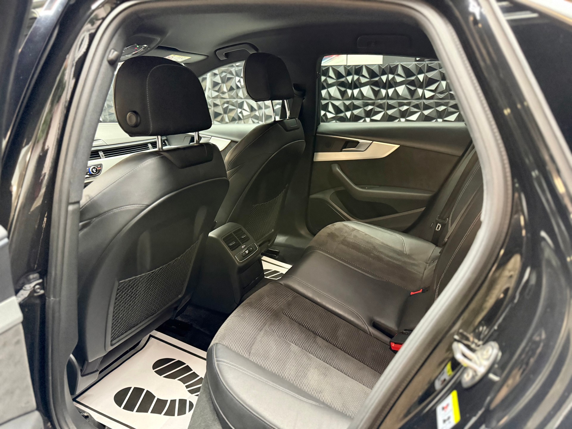 AUDI S4 Limousine 3.0 TFSI quattro tiptronic-image-18