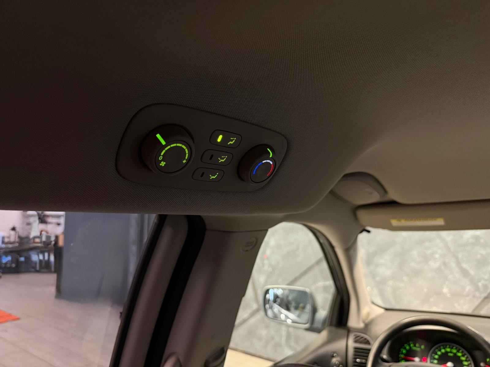 KIA Carnival 2.9 CRDi Style-image-12