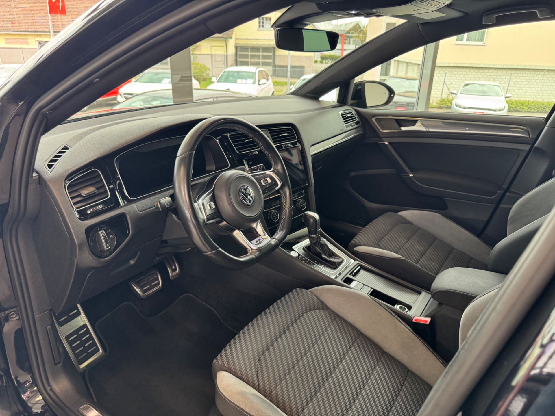 VW Golf 1.5 TSI EVO Highline DSG-image-8
