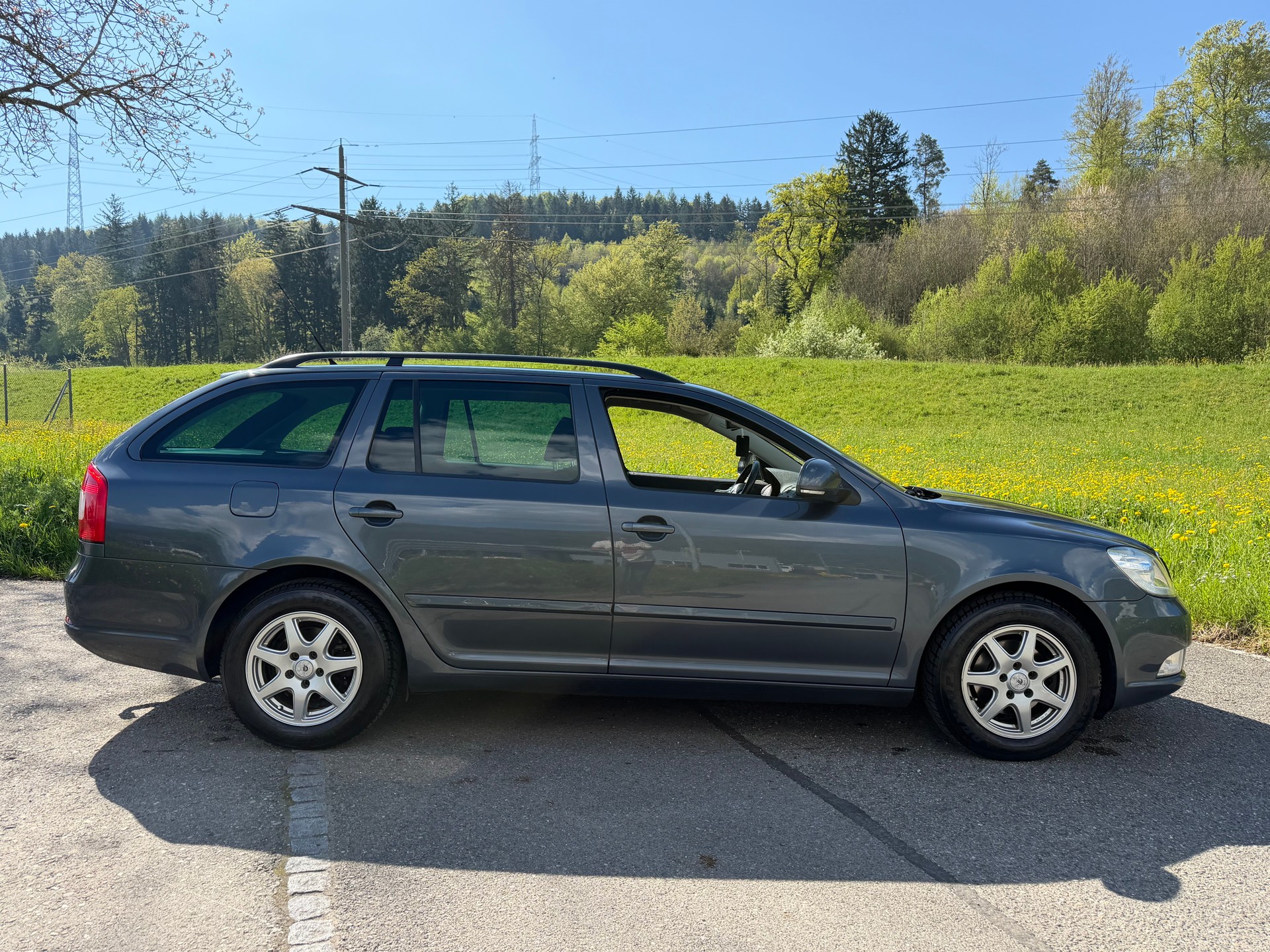 SKODA 4X4 OCTAVIA KOMBI 1.6 TDI 4x4 MIT AHK 1600 KG. 6 GANG SCHALTER. AB MFK. SAUBER + GEPFLEGT. GUT + GÜNSTIG !! CHF 4`990.--image-25