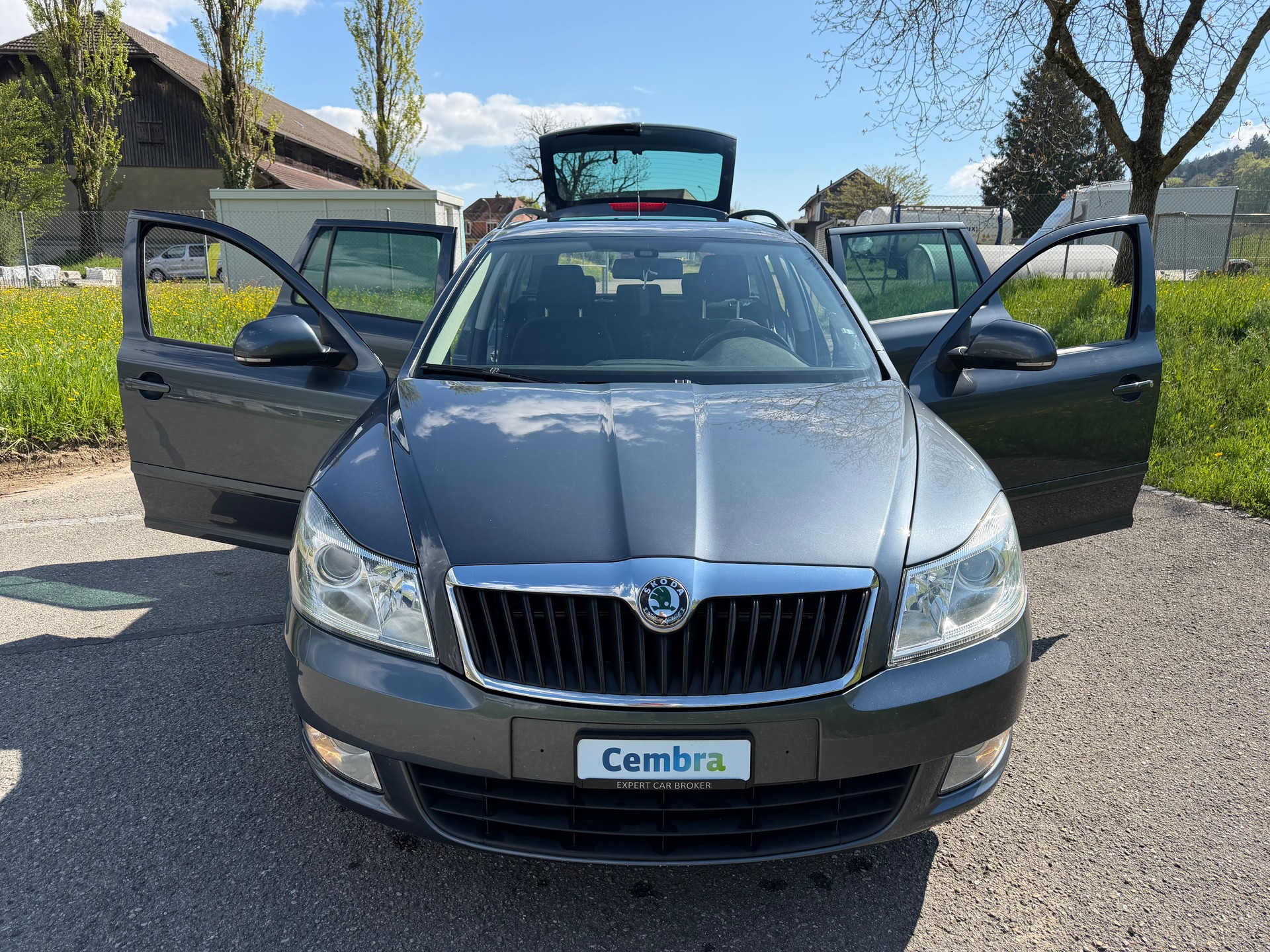SKODA 4X4 OCTAVIA KOMBI 1.6 TDI 4x4 MIT AHK 1600 KG. 6 GANG SCHALTER. AB MFK. SAUBER + GEPFLEGT. GUT + GÜNSTIG !! CHF 4`990.--image-4