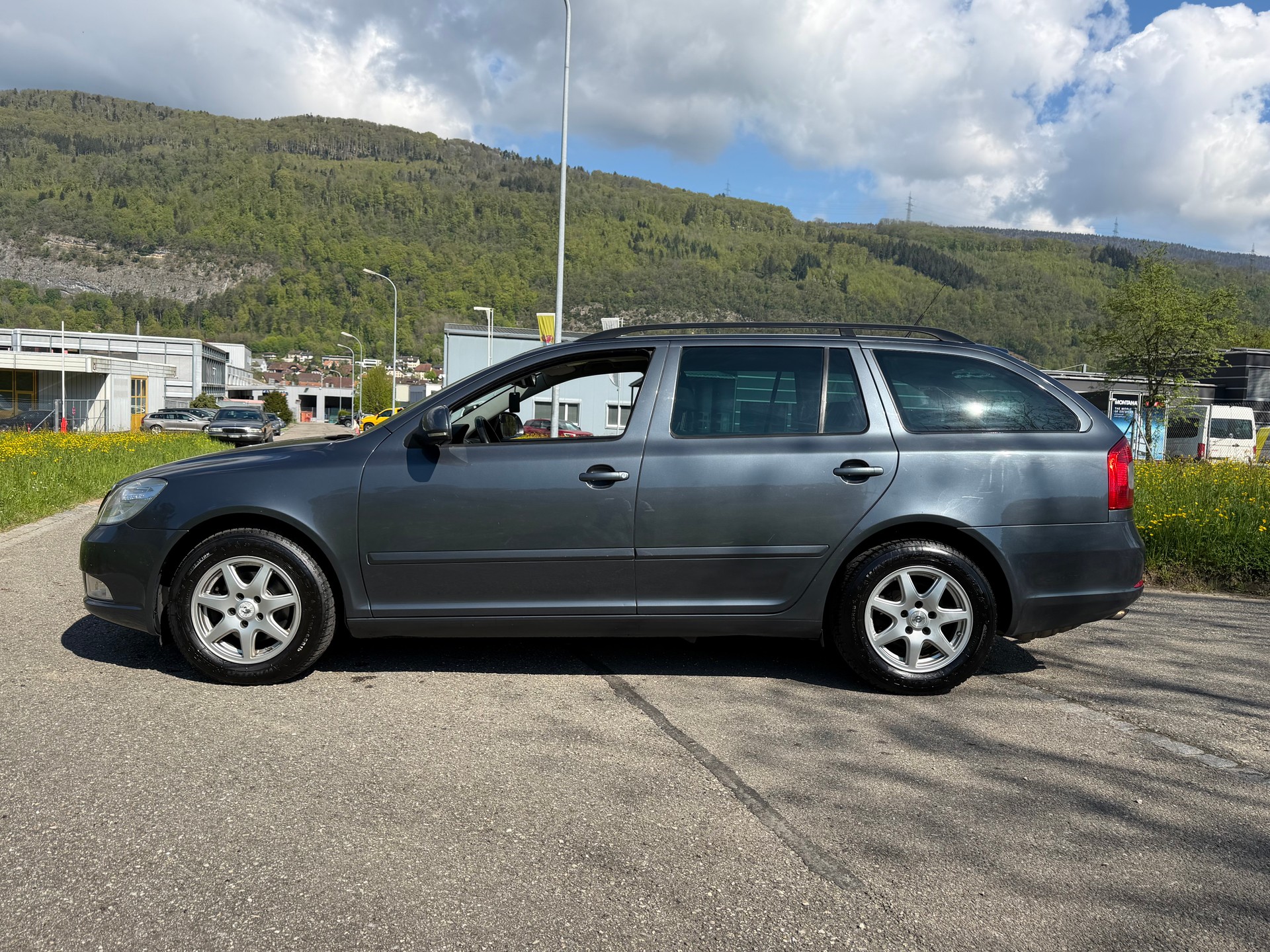 SKODA 4X4 OCTAVIA KOMBI 1.6 TDI 4x4 MIT AHK 1600 KG. 6 GANG SCHALTER. AB MFK. SAUBER + GEPFLEGT. GUT + GÜNSTIG !! CHF 4`990.--image-11