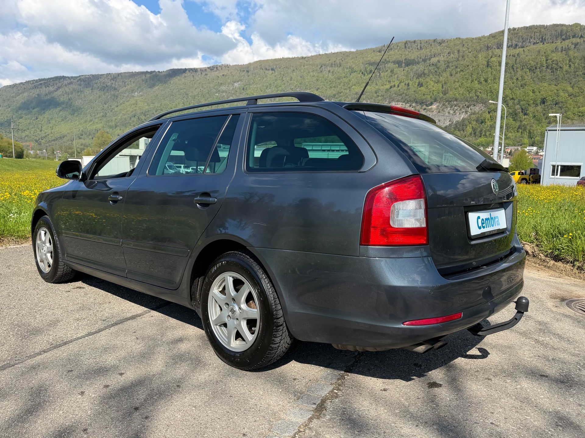 SKODA 4X4 OCTAVIA KOMBI 1.6 TDI 4x4 MIT AHK 1600 KG. 6 GANG SCHALTER. AB MFK. SAUBER + GEPFLEGT. GUT + GÜNSTIG !! CHF 4`990.--image-13