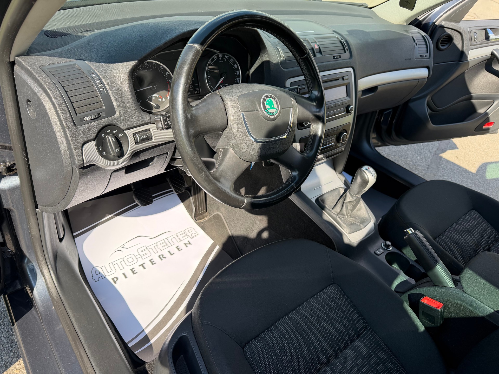SKODA 4X4 OCTAVIA KOMBI 1.6 TDI 4x4 MIT AHK 1600 KG. 6 GANG SCHALTER. AB MFK. SAUBER + GEPFLEGT. GUT + GÜNSTIG !! CHF 4`990.--image-36