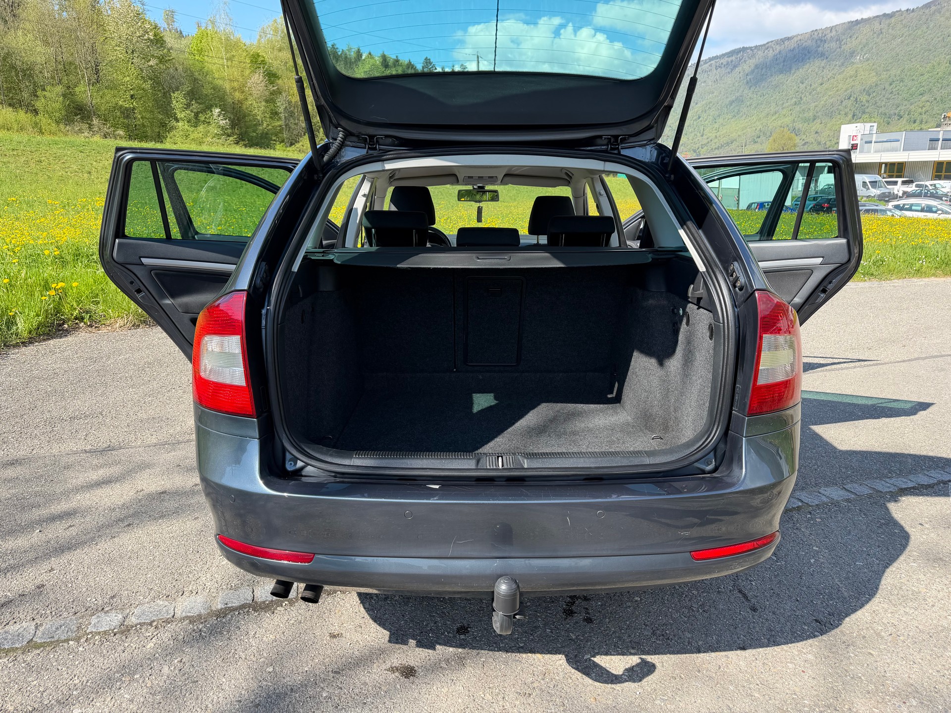 SKODA 4X4 OCTAVIA KOMBI 1.6 TDI 4x4 MIT AHK 1600 KG. 6 GANG SCHALTER. AB MFK. SAUBER + GEPFLEGT. GUT + GÜNSTIG !! CHF 4`990.--image-37
