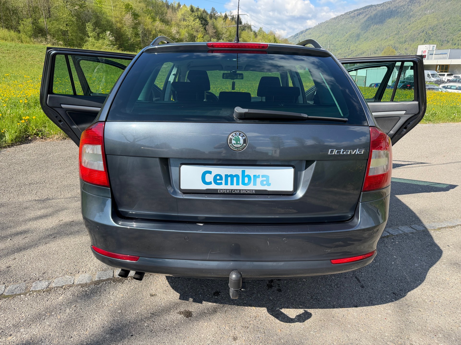 SKODA 4X4 OCTAVIA KOMBI 1.6 TDI 4x4 MIT AHK 1600 KG. 6 GANG SCHALTER. AB MFK. SAUBER + GEPFLEGT. GUT + GÜNSTIG !! CHF 4`990.--image-15