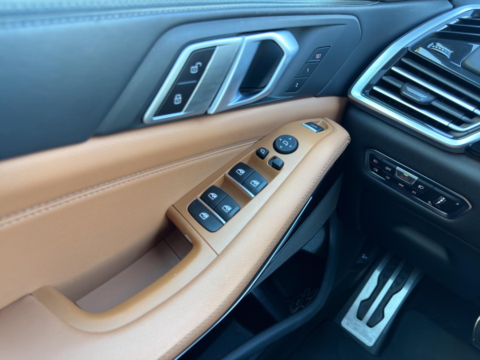 BMW X5 xDrive M50d Steptronic-image-16