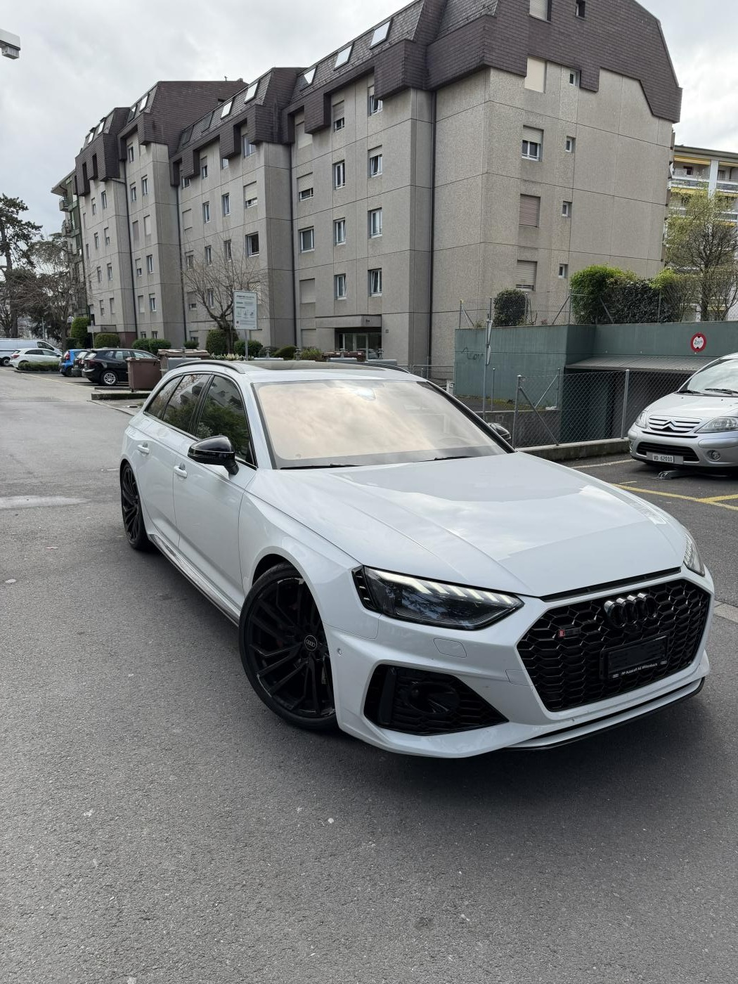 AUDI RS4 Avant quattro tiptronic-image-0