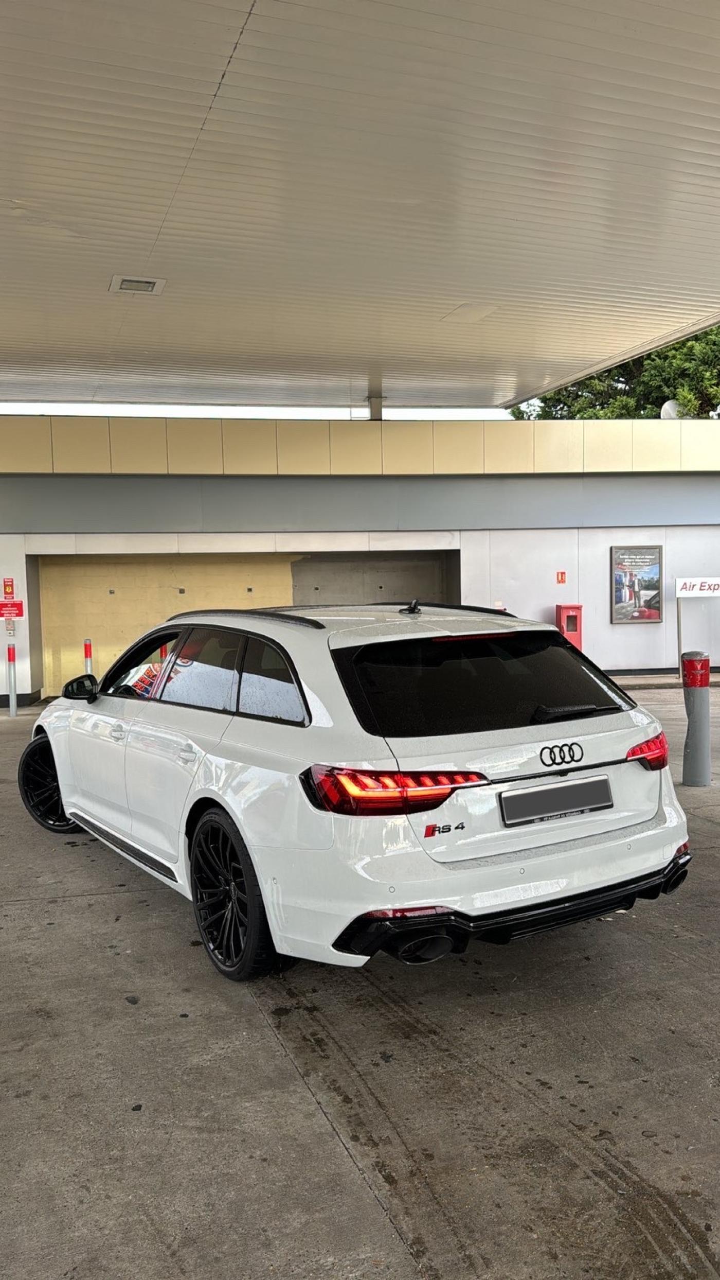 AUDI RS4 Avant quattro tiptronic-image-2