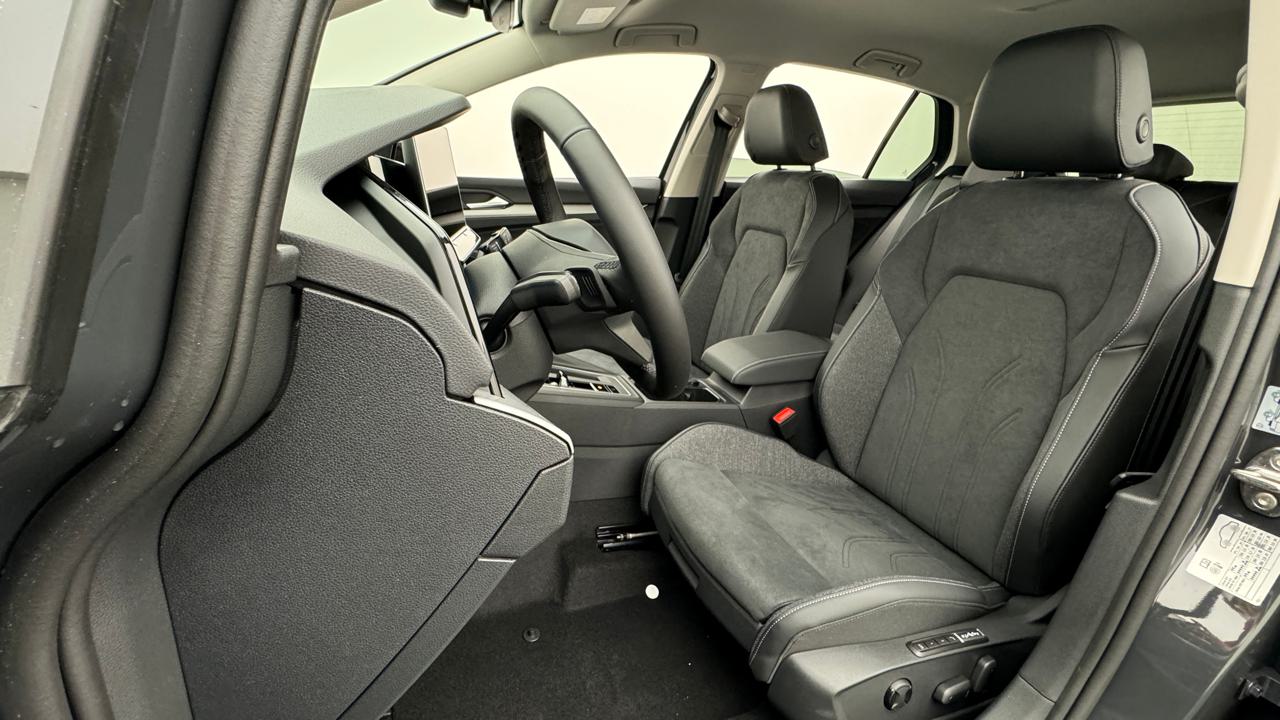 VW Golf VIII 1.5 TSI PHEV Limited-image-4