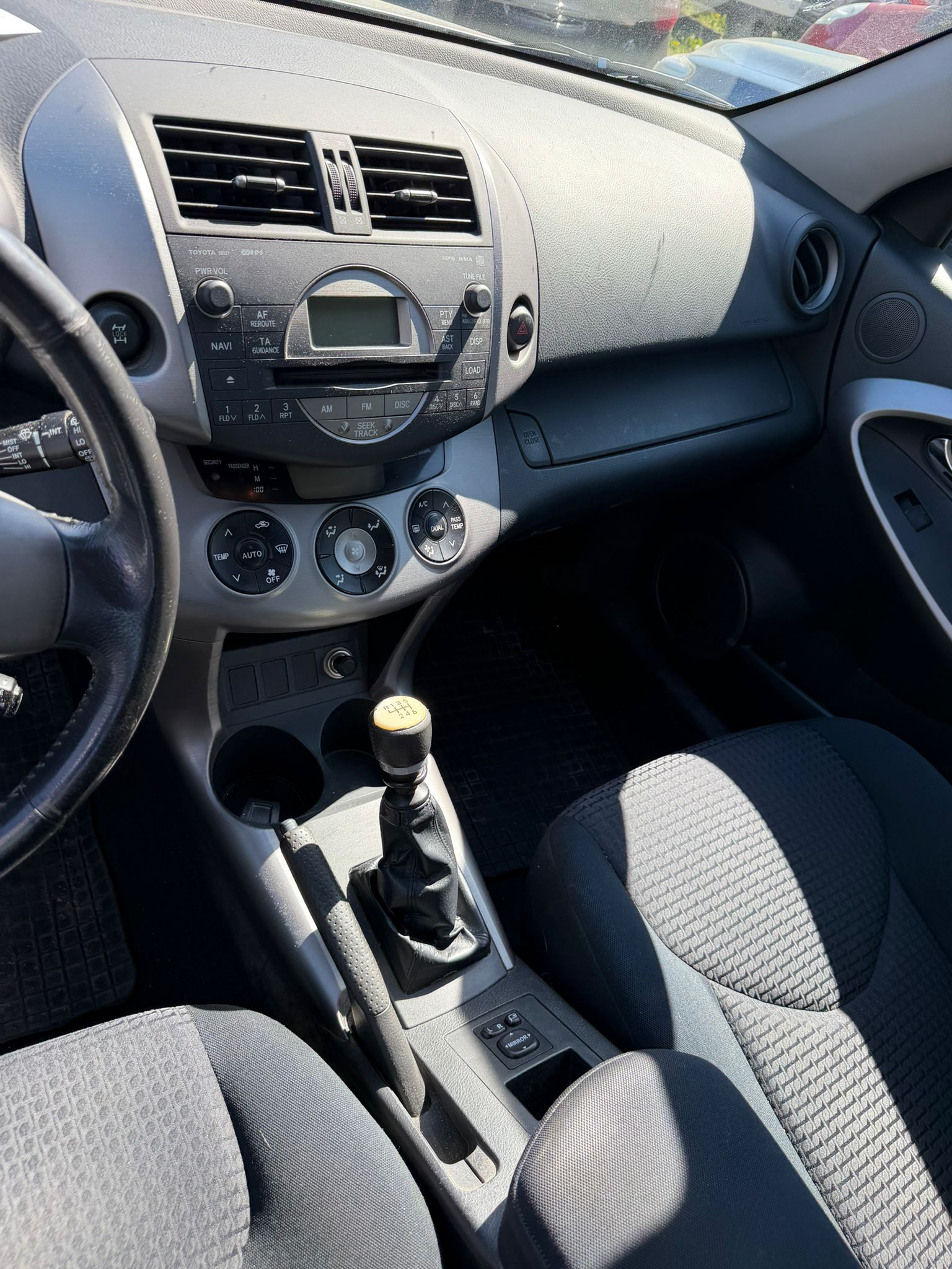 TOYOTA RAV-4 2.2D-4 Diesel-image-4