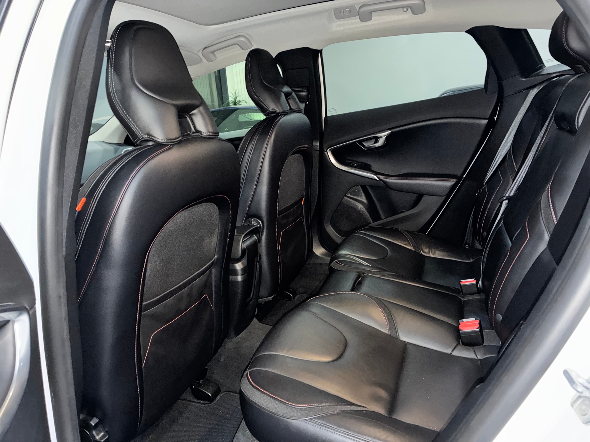 VOLVO V40 Cross Country D3 Ocean Race Geartronic-image-10